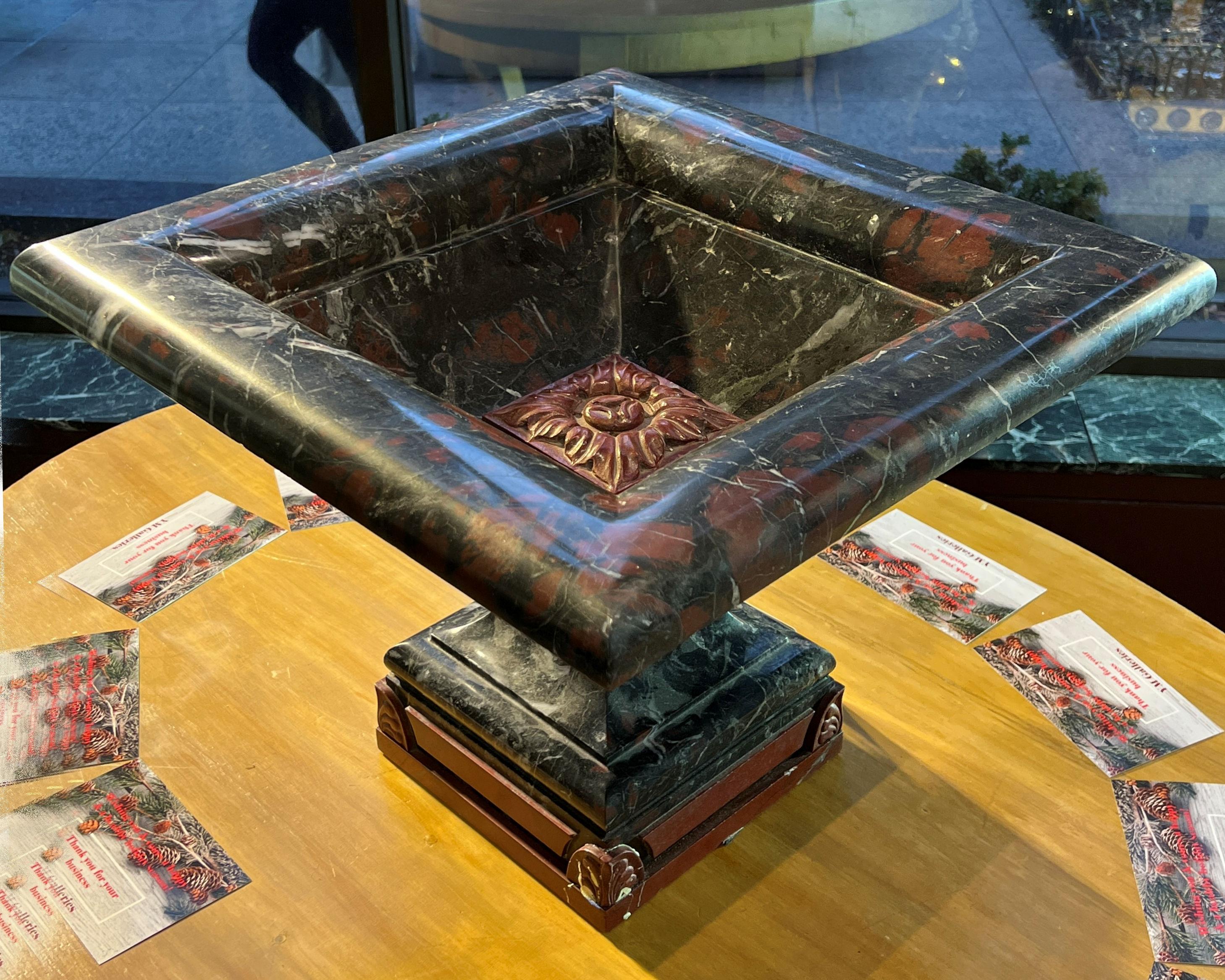 Continental Grand Tour Marble Tazza In Good Condition For Sale In New York, US
