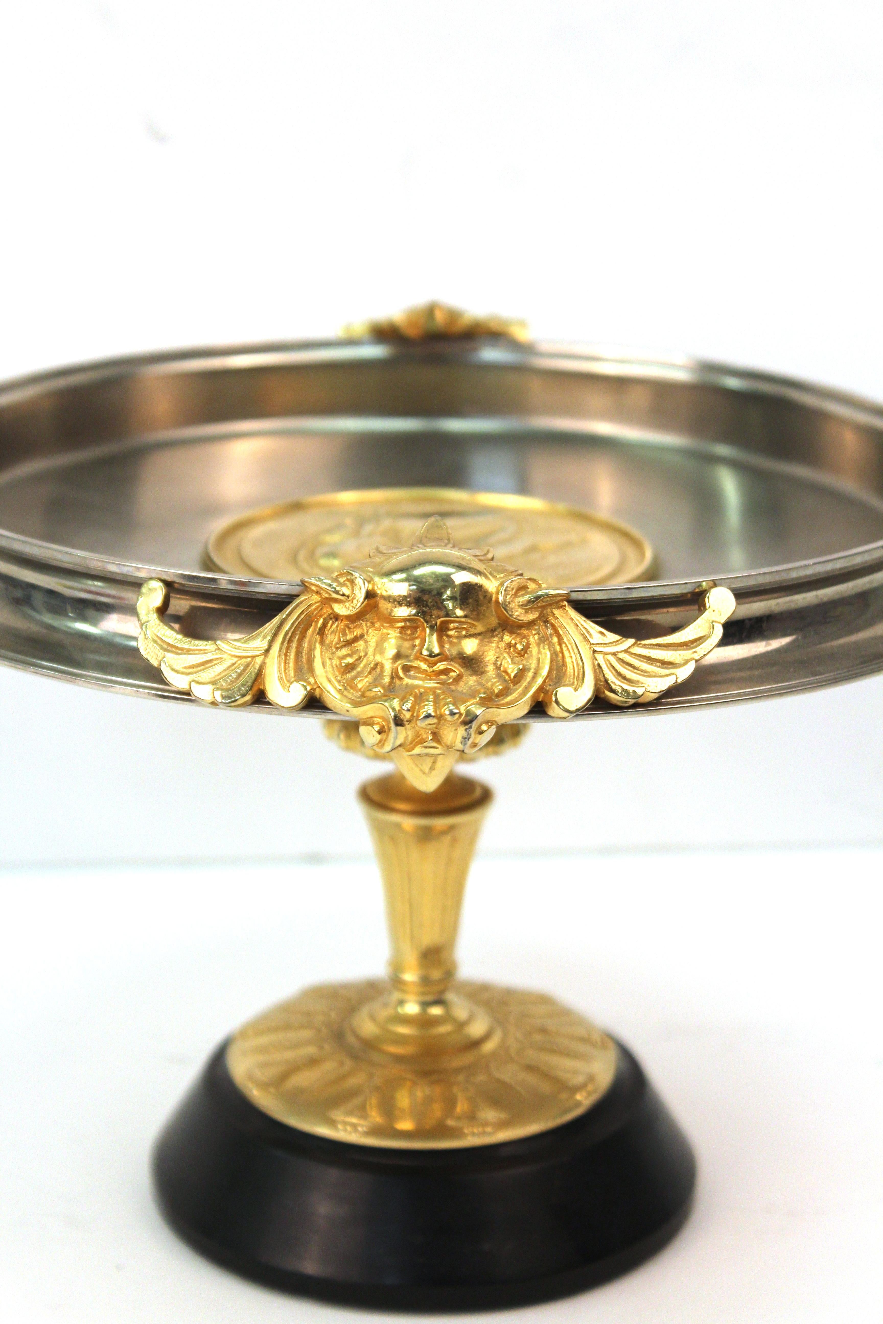 Continental Grand Tour Tazza with Neoclassical Medallion In Good Condition For Sale In New York, NY