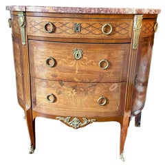 Commode demi-lune continentale en marqueterie de bois de Kingswood avec plateau en marbre d'origine