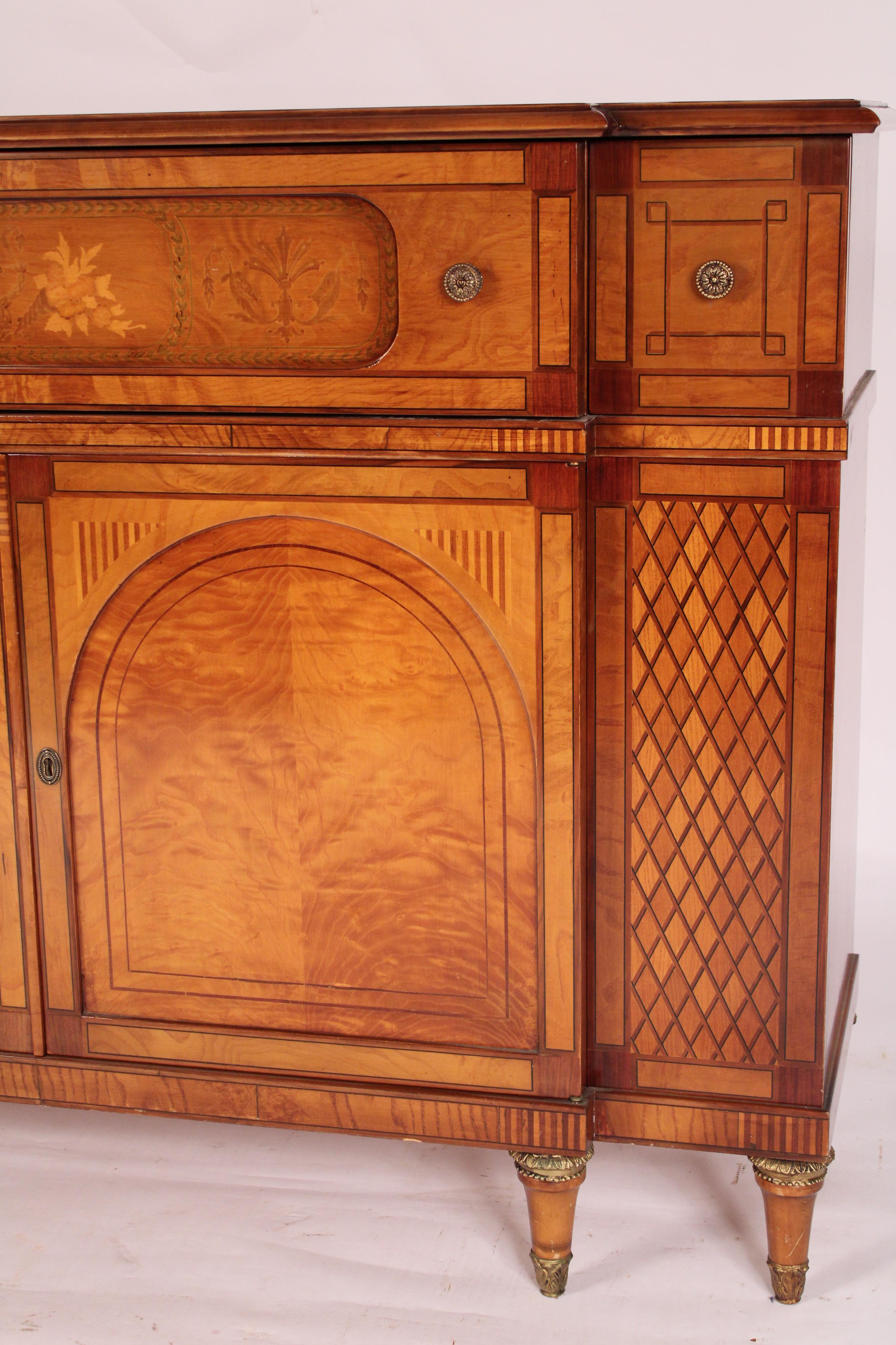 Aparador Continental Estilo Luis XVI en venta 1
