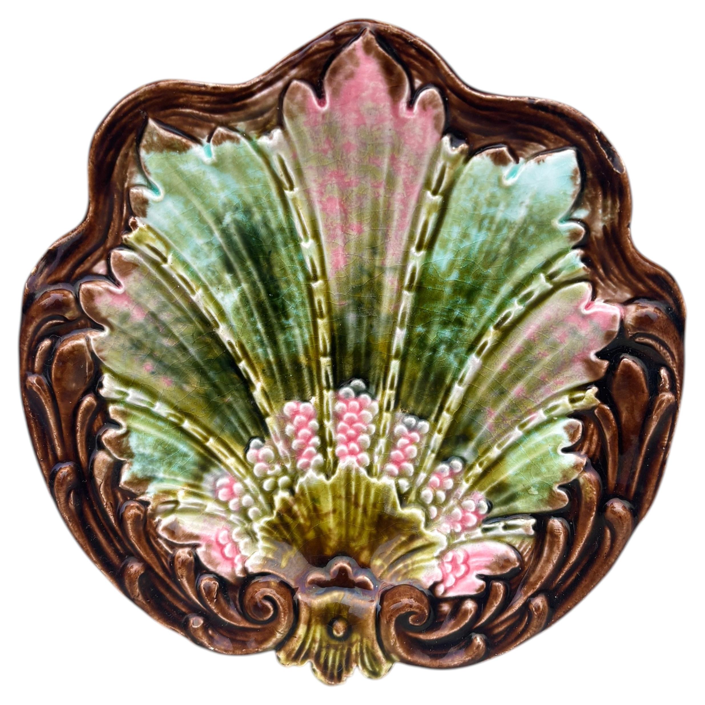 Plato Continental de Mayólica Hoja, Circa 1890