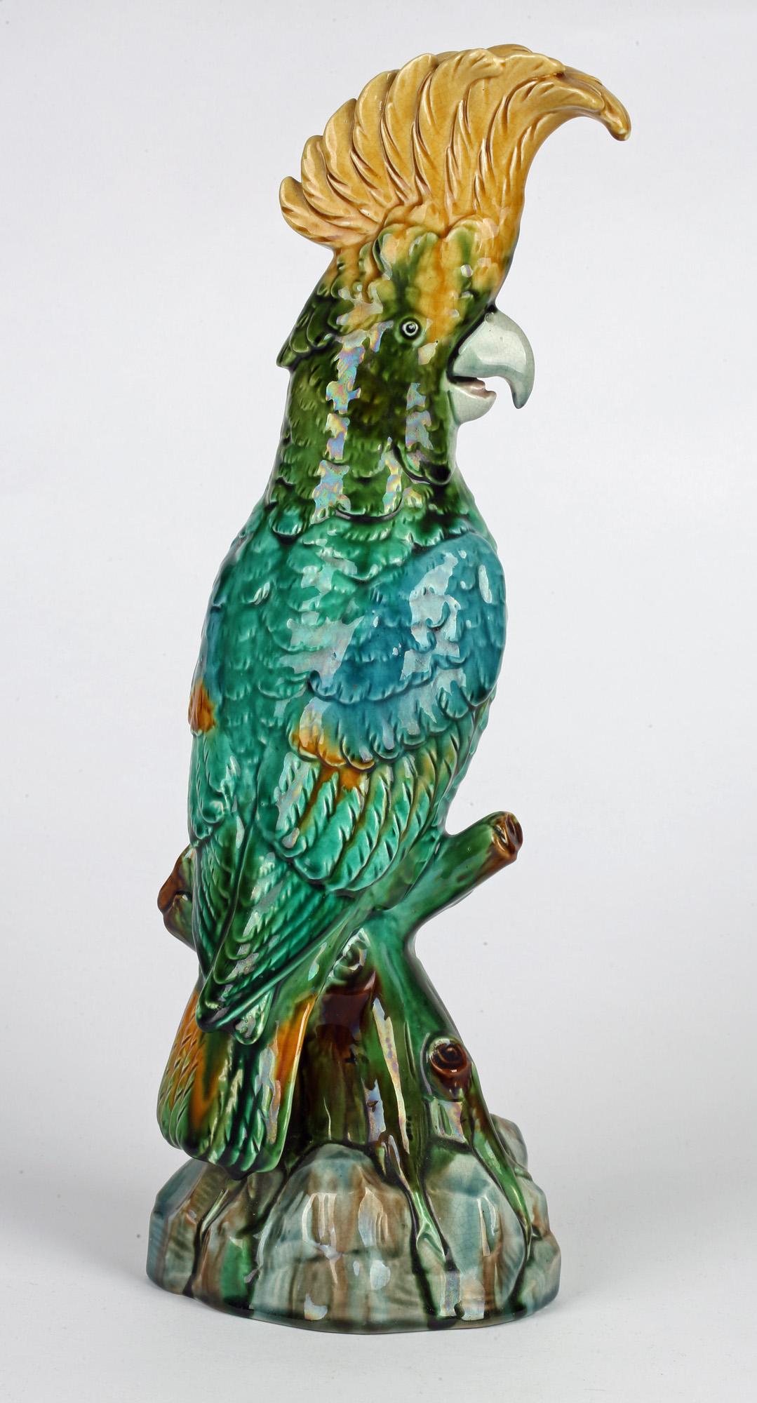 Continental Majolica Pottery Figure of a Cockatoo on a Perch In Good Condition In Bishop's Stortford, Hertfordshire
