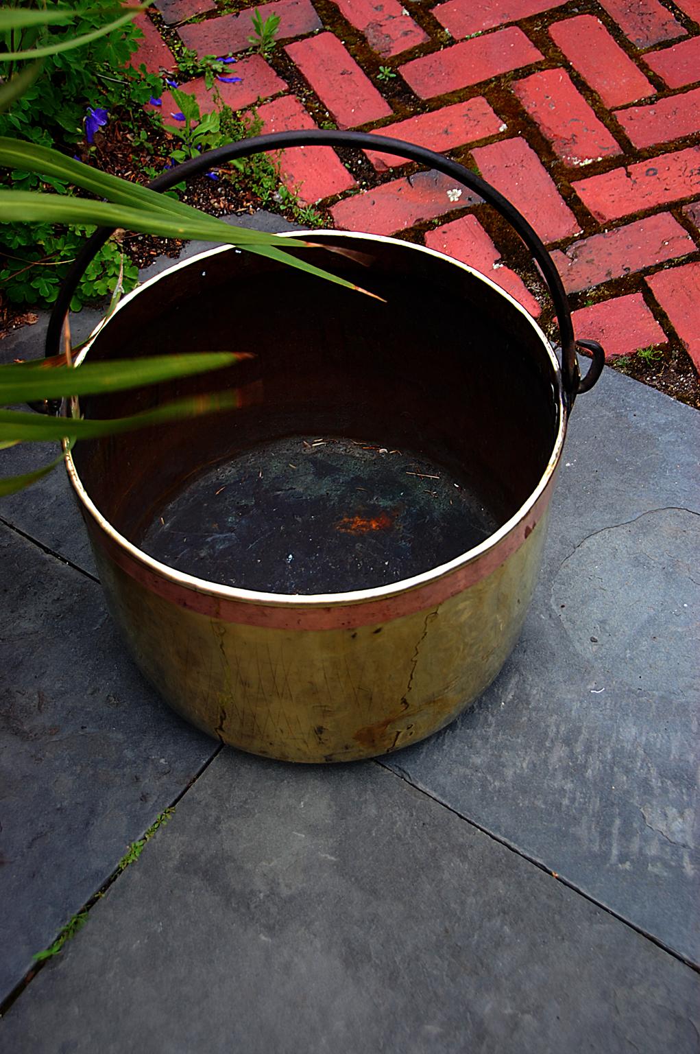 Continental Mid 19th Century Brass Cauldron with Wrought Iron Handle In Good Condition In Wells, ME