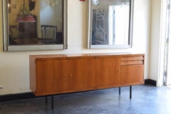 Kontinentales modernes Birkenholzfurnier-Credenza aus der Mitte des Jahrhunderts, ca. 1950-1960