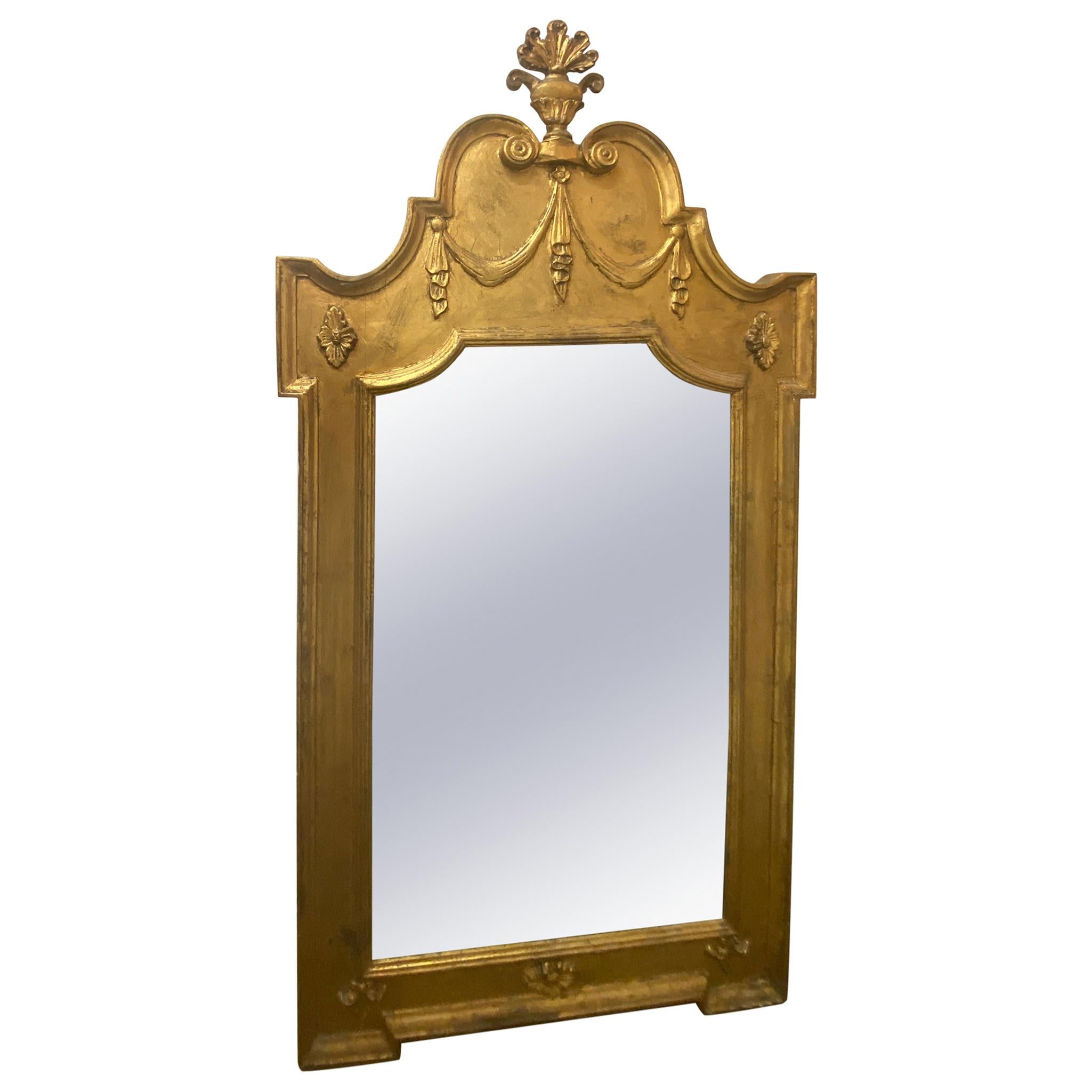 Miroir en bois doré néoclassique continental