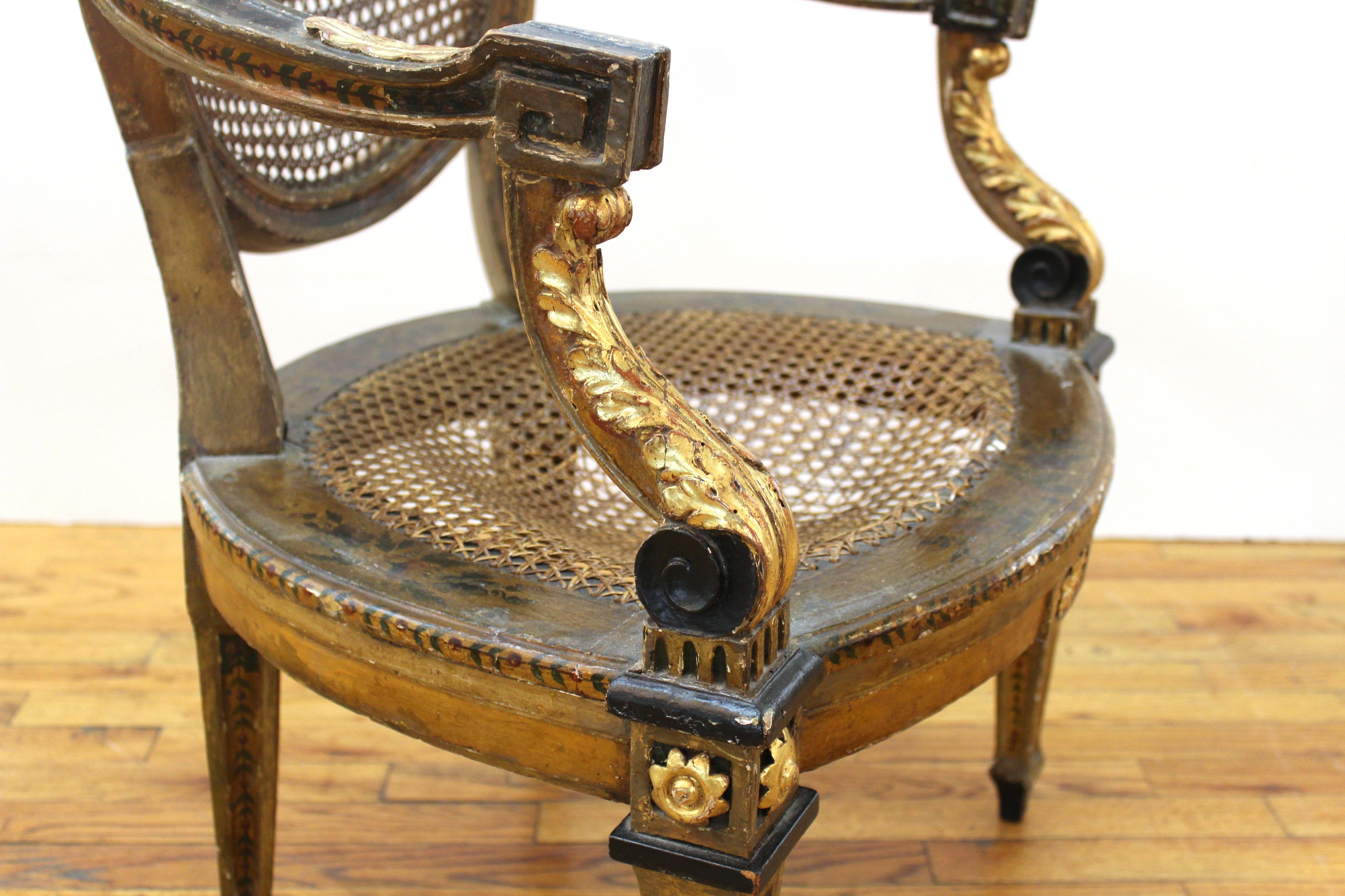 Continental Neoclassical Masque Carved & Parcel Gilt Arm Chair In Good Condition In New York, NY