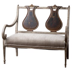 Sillón neoclásico continental pintado con escenas orientalistas, c. 1830 Sillón neoclásico continental pintado con escenas orientalistas, c. 1830