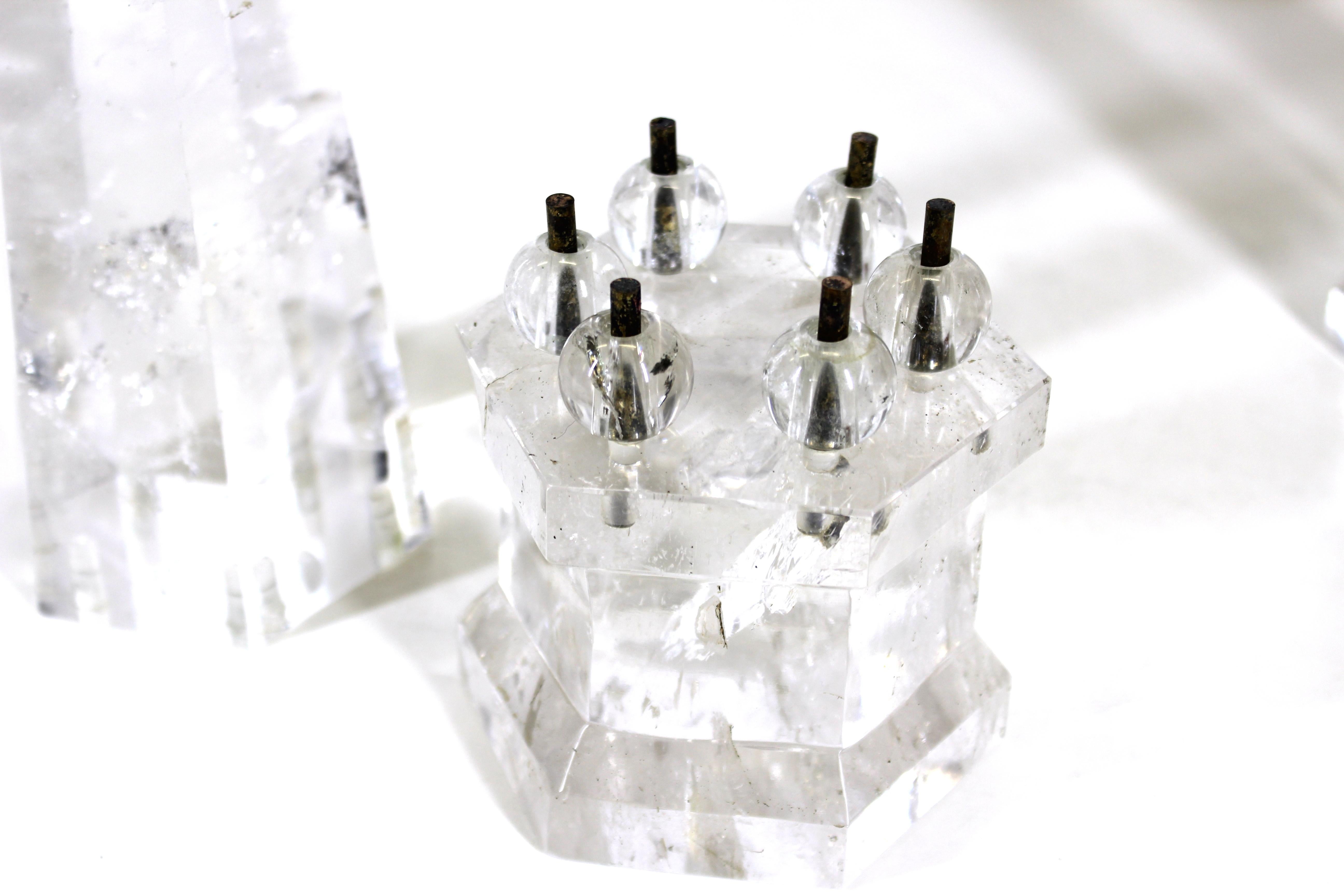 Kontinentale neoklassizistische Bergkristall-Obelisken auf Bergkristallkugeln im Angebot 2