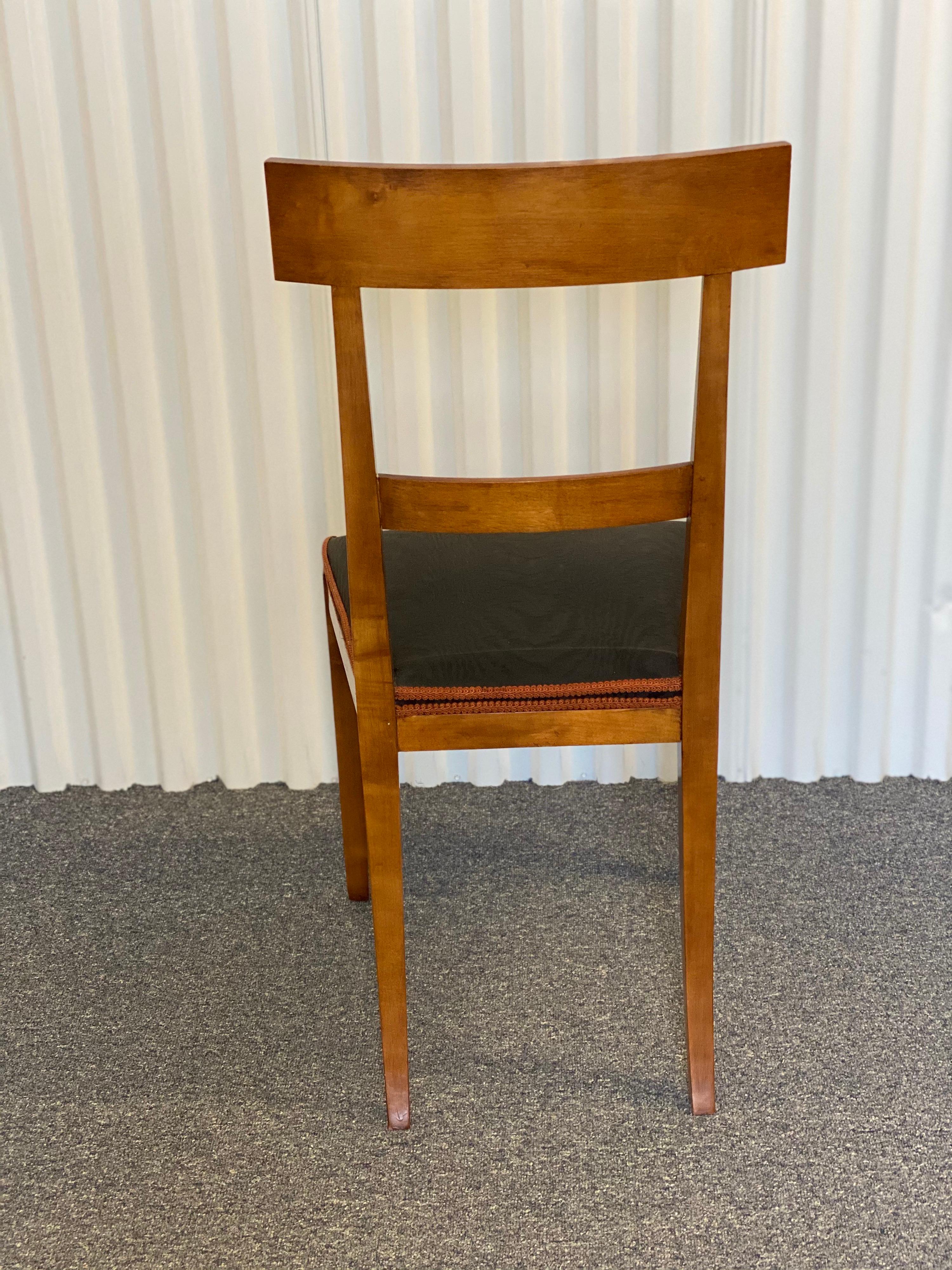 Continental Neoclassical Style Mahogany Side Chair In Good Condition For Sale In Southampton, NY