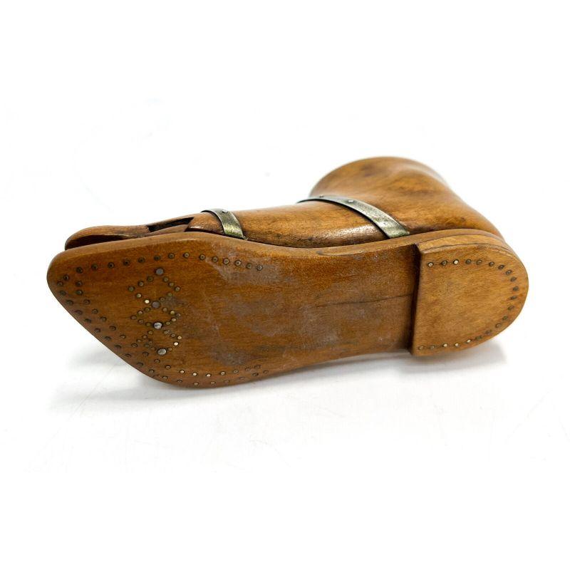 Continental Novelty Snuff Box Modeled as a Foot, circa 1800 In Good Condition For Sale In Gardena, CA