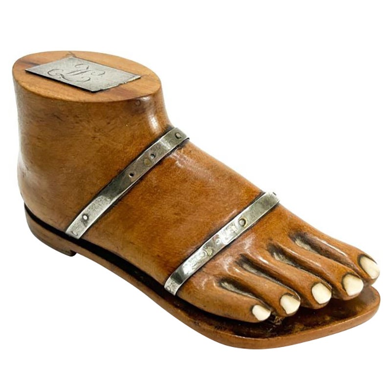 Continental Novelty Snuff Box Modeled as a Foot, circa 1800 For Sale