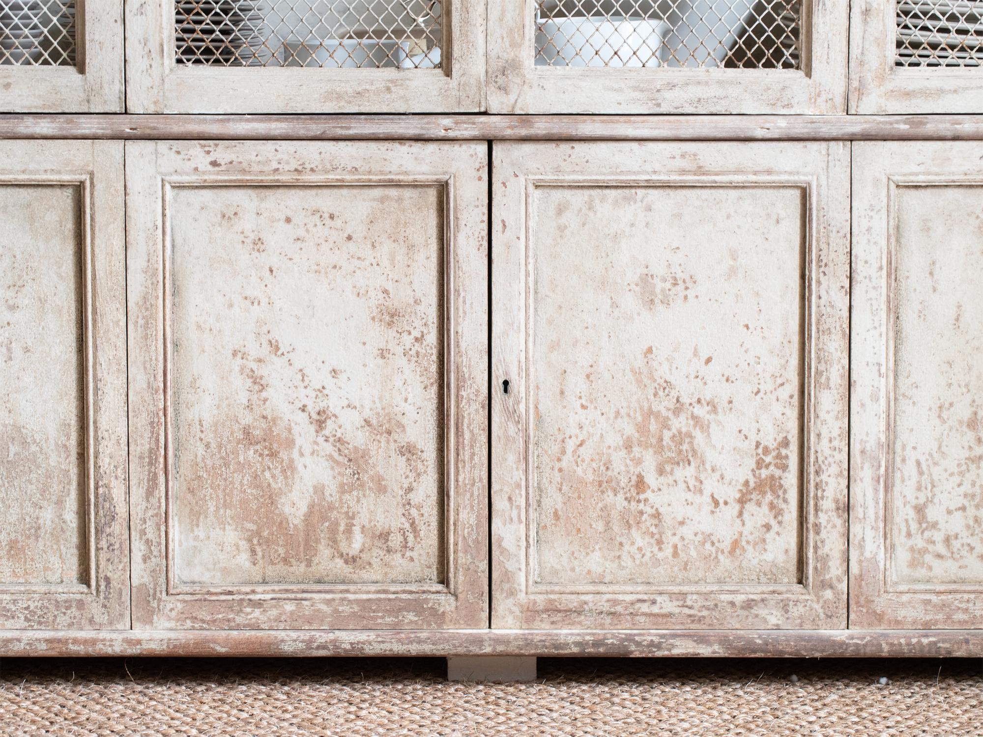 Continental Painted Breakfront Cupboard c. 1800 In Good Condition For Sale In Wembley, GB
