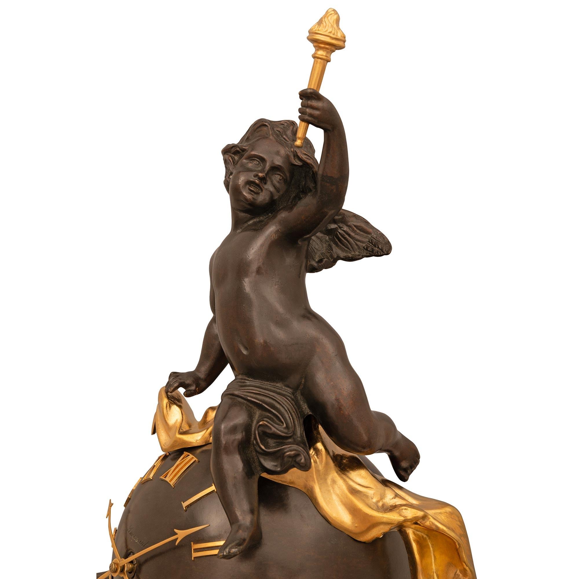 Kontinentale Uhr aus patinierter Bronze und Goldbronze, signiert Imperial (Patiniert) im Angebot