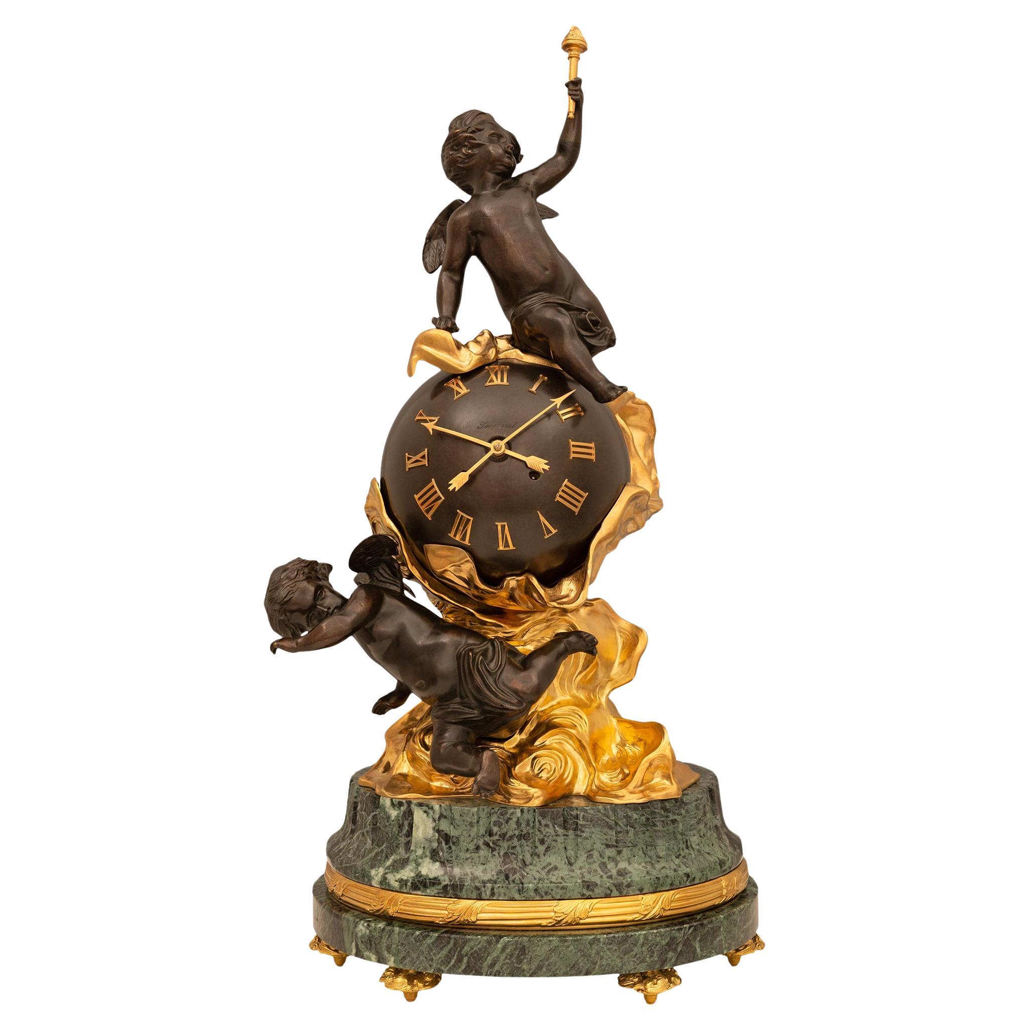 Kontinentale Uhr aus patinierter Bronze und Goldbronze, signiert Imperial im Angebot