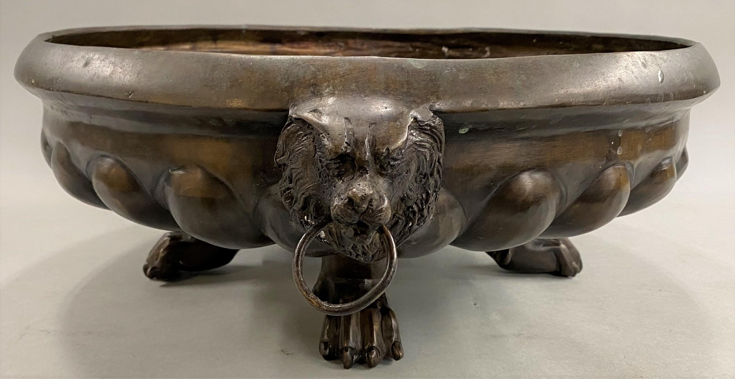 Continental Patinated Bronze Jardiniere with Lions Heads and Paw Feet For Sale 1