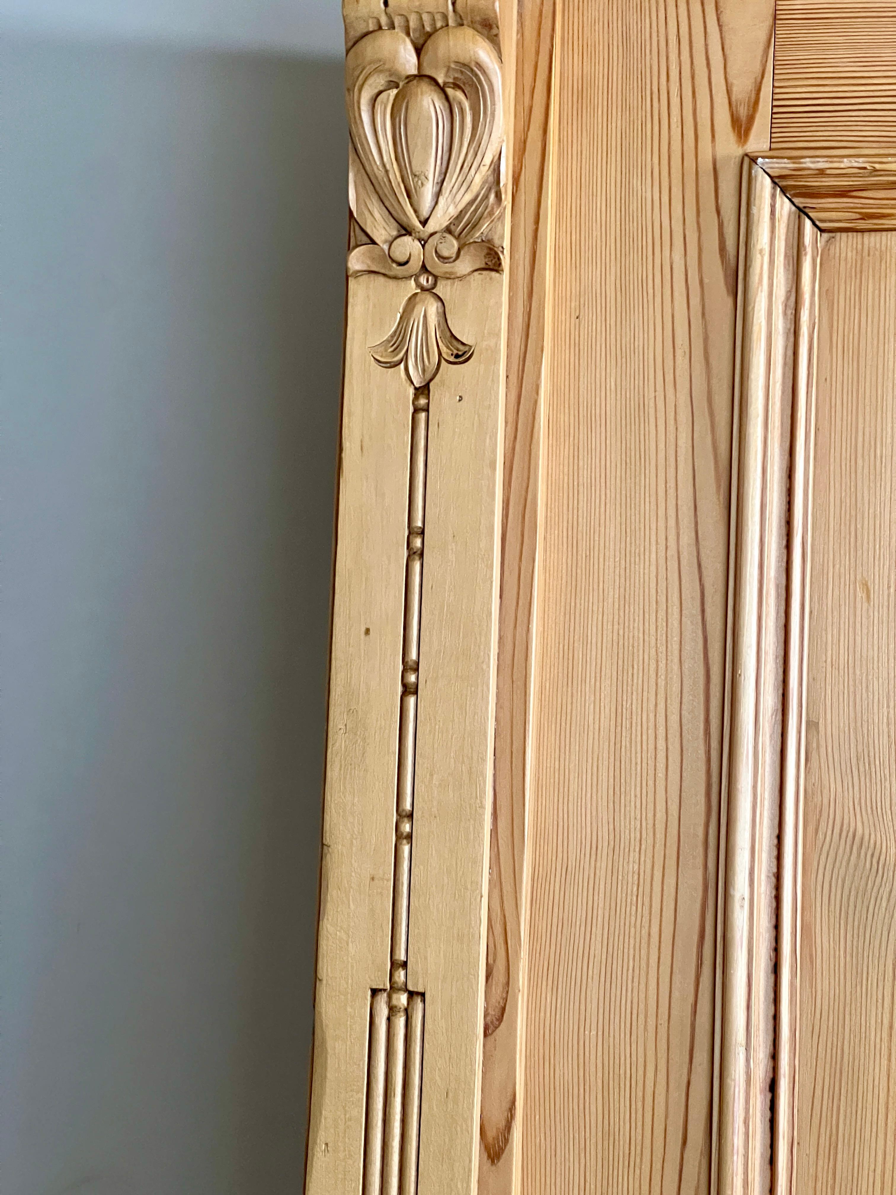 Continental Pine Art Nouveau Knockdown Wardrobe In Good Condition In London, GB