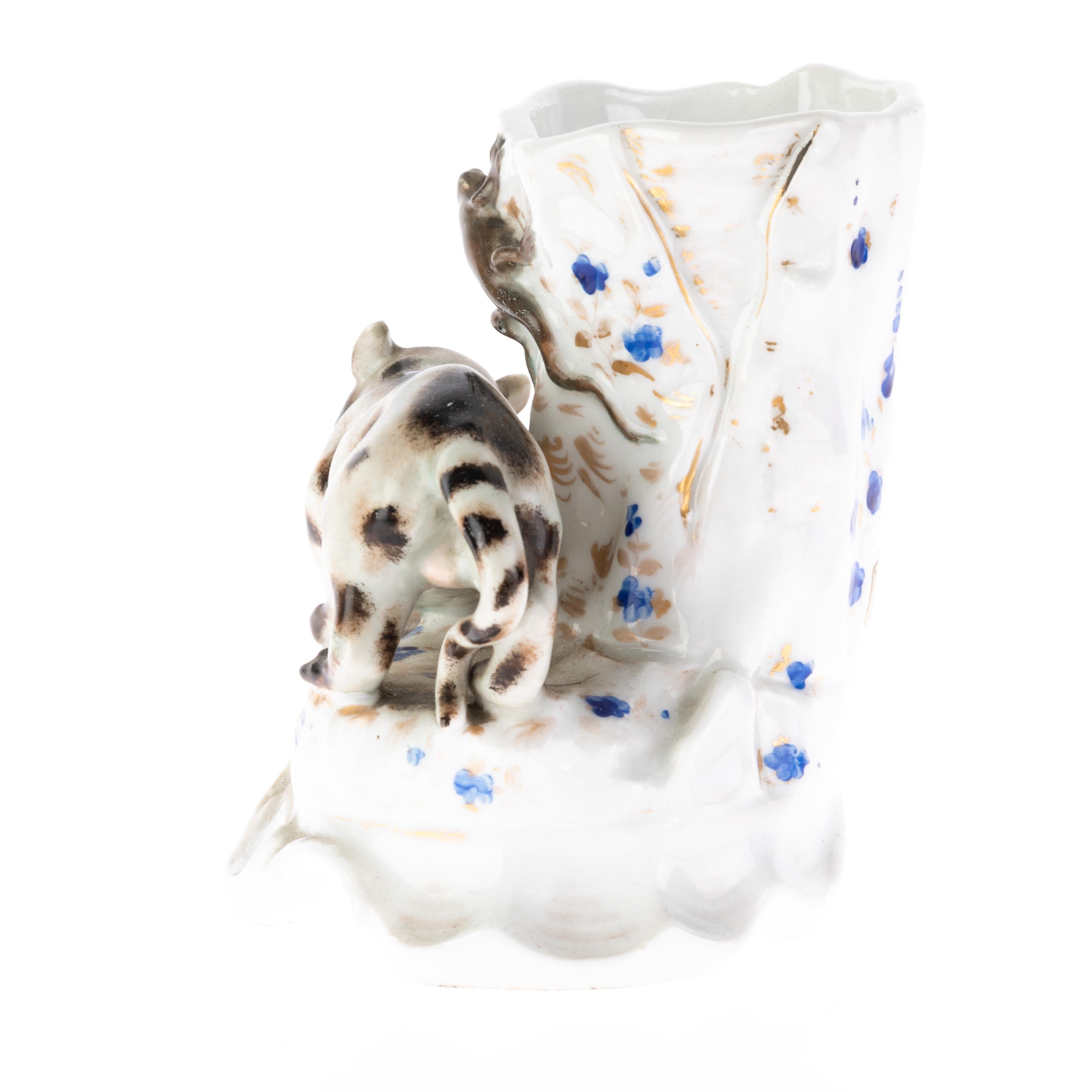 Dipinto a mano Vaso Animalier in porcellana policroma continentale del XIX secolo in vendita