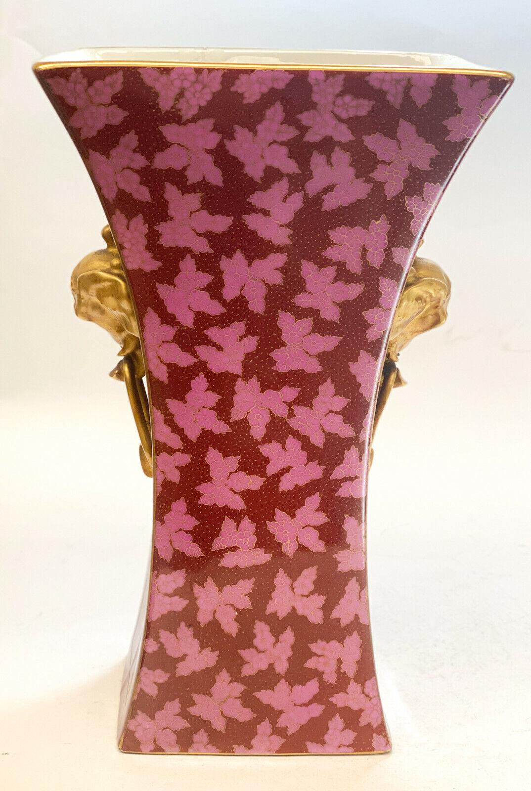Continental Porcelain Japonism Hand Painted & Gilt Encrusted Twin Handle Vase In Good Condition For Sale In Gardena, CA