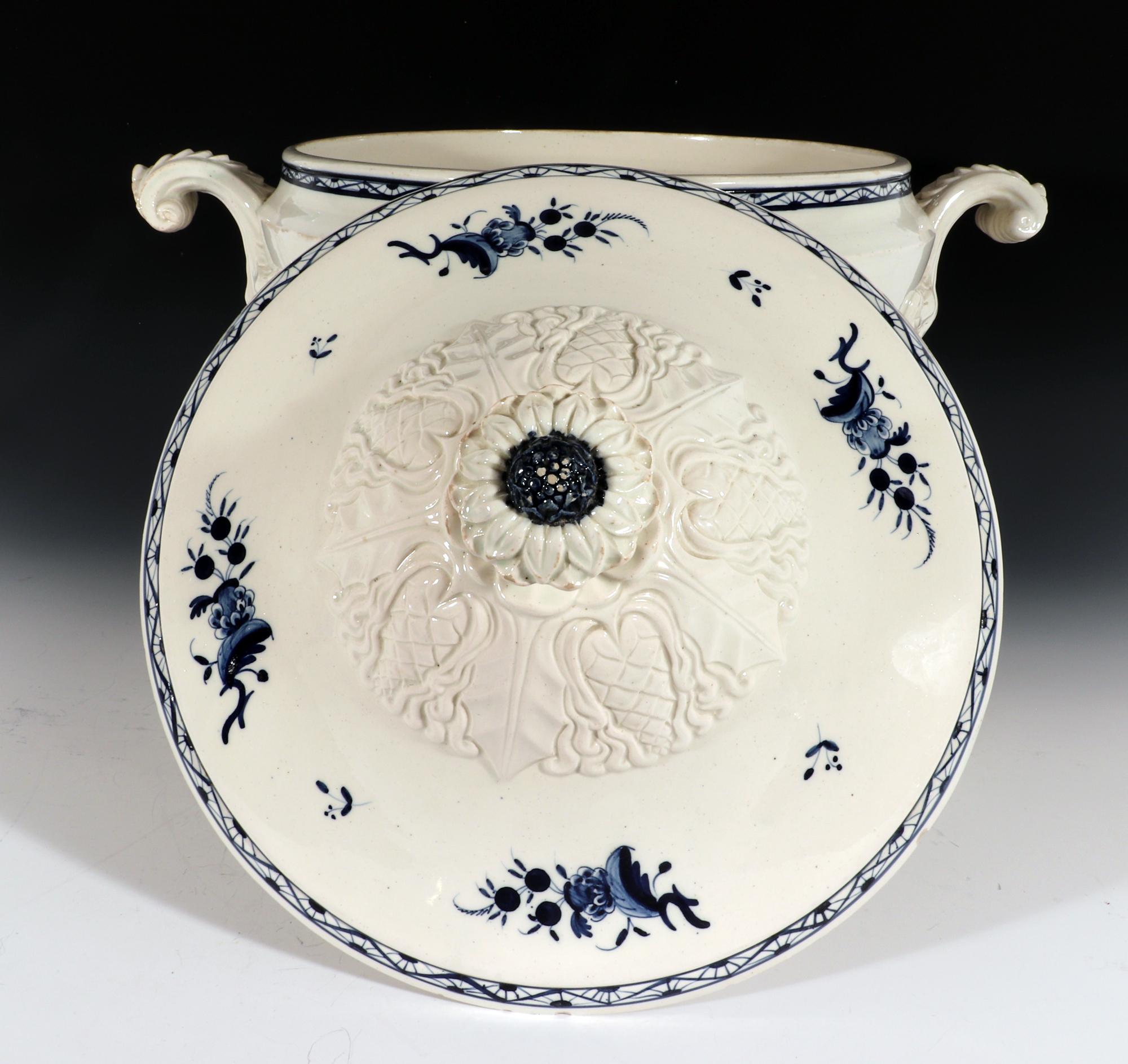 Grande soupière, couvercle et support en poterie continentale de style chinoiseries, manufacture Nimy en vente 4