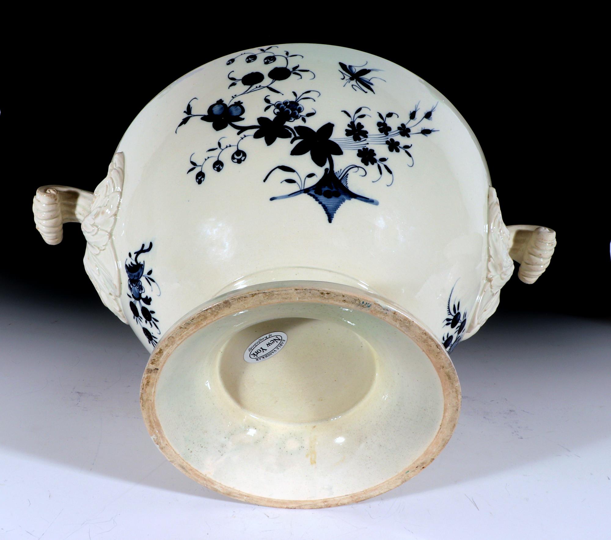 Grande soupière, couvercle et support en poterie continentale de style chinoiseries, manufacture Nimy en vente 5