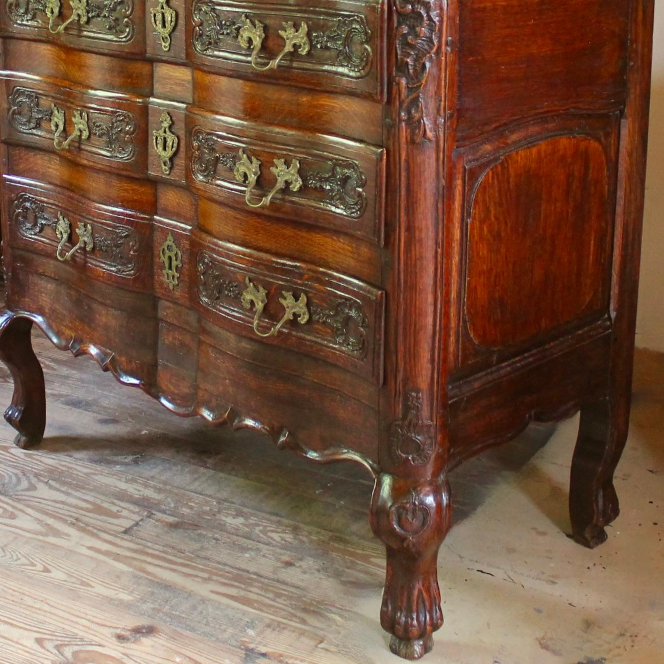 Continental Régence Inspired Commode With Rococo Carved Desk Top For Sale 7
