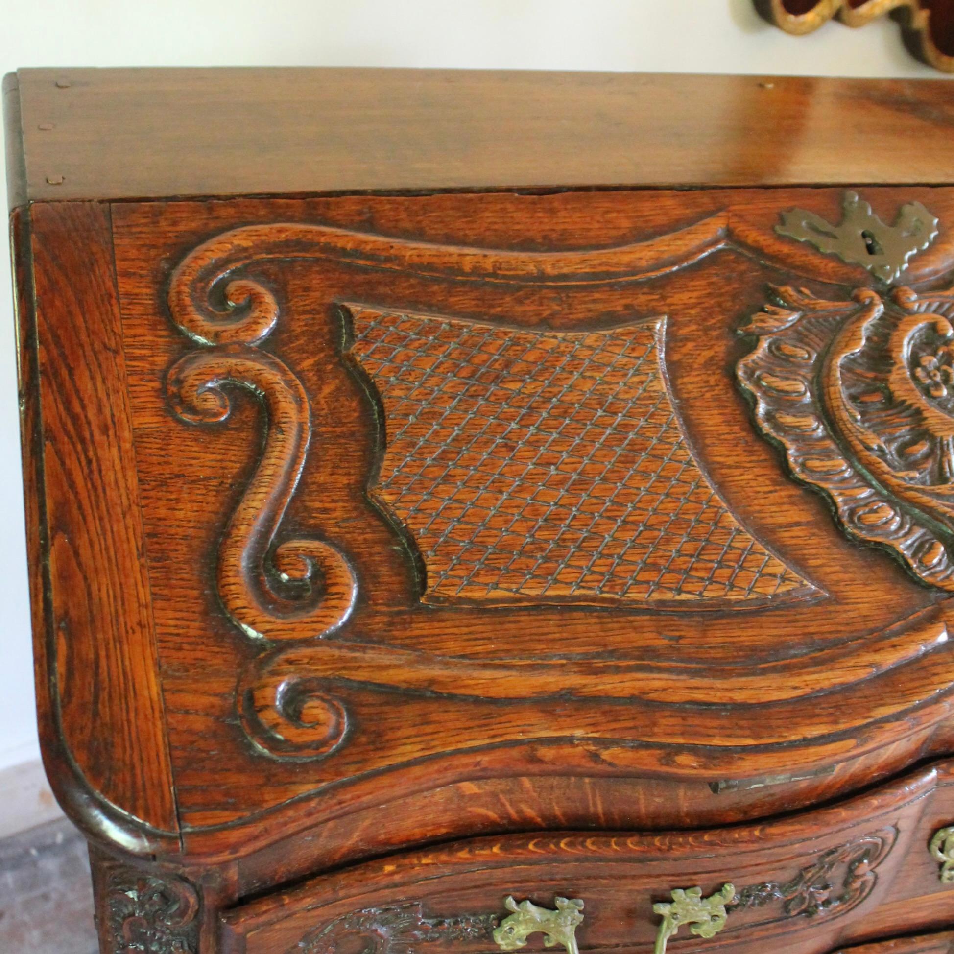 Continental Régence Inspired Commode With Rococo Carved Desk Top In Good Condition For Sale In Free Union, VA
