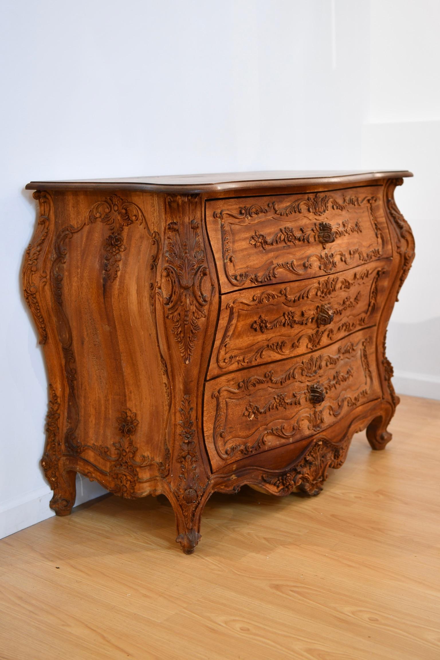 Unknown Continental Rococo Style Carved Bombe Chest of Drawers