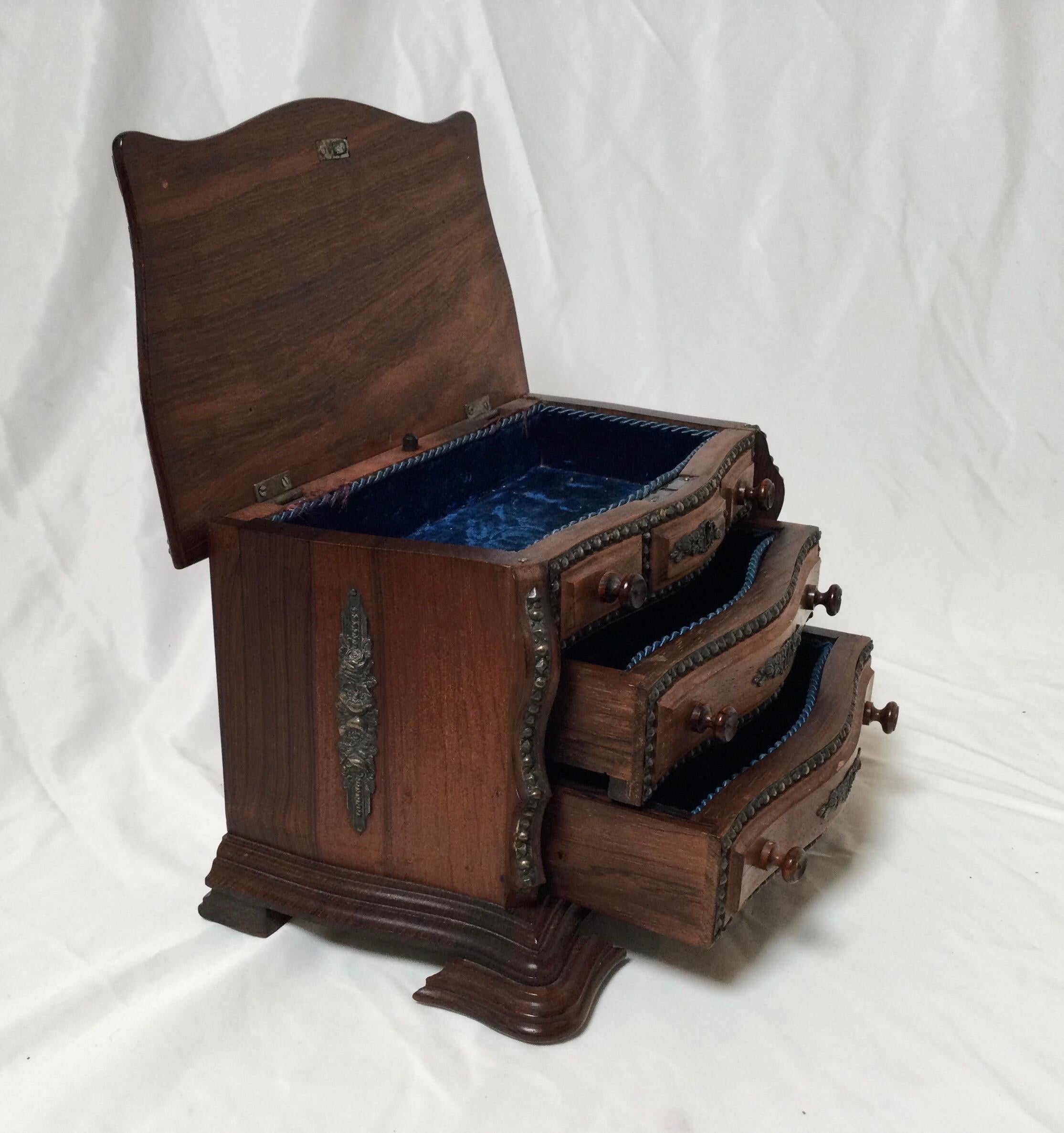 Continental Rosewood Miniature Chest Jewelry Box In Good Condition For Sale In Lambertville, NJ