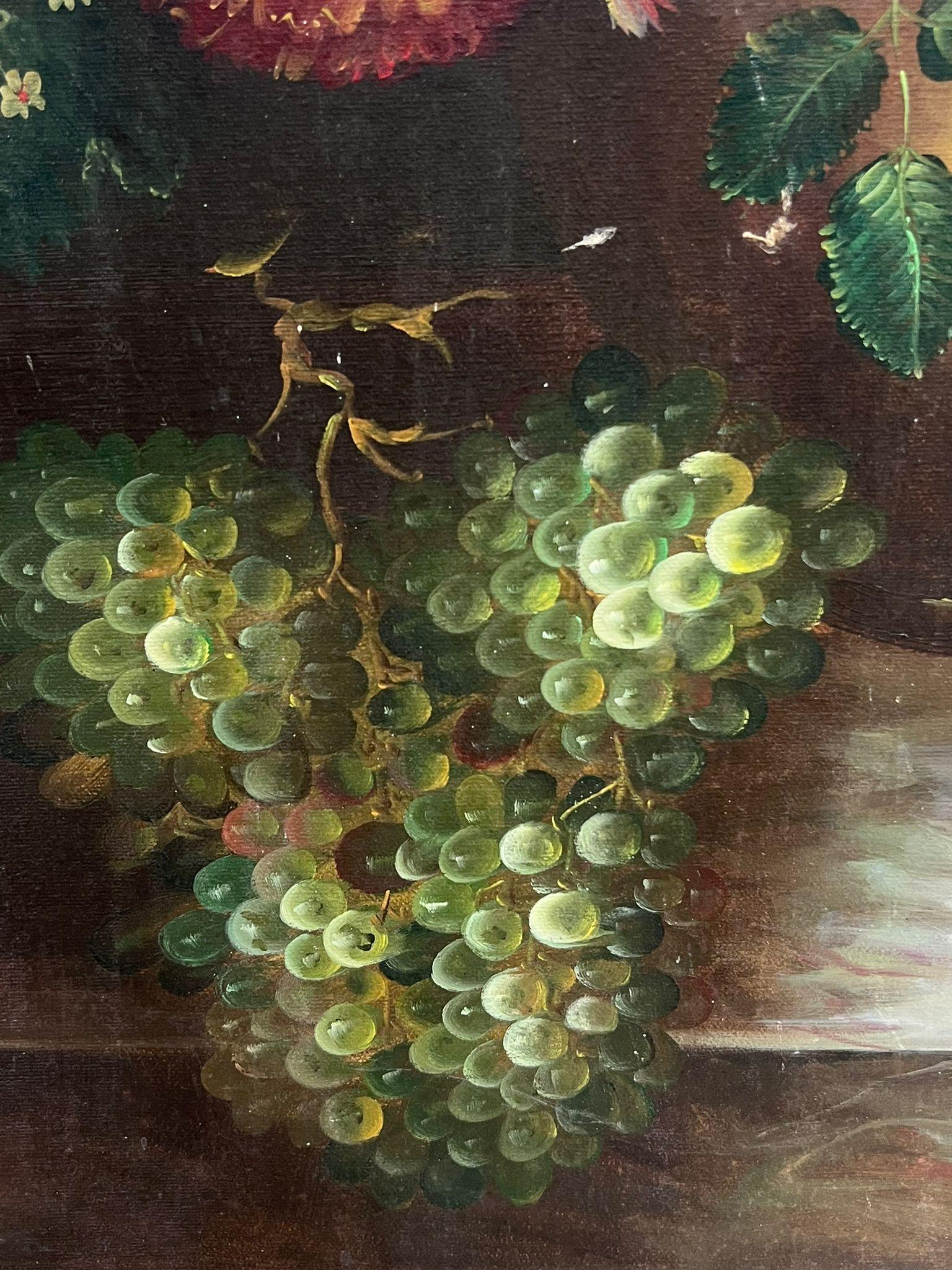 Abbondanza di fiori con uva e rose Natura morta grande pittura a olio - Figurative Painting Nero di Continental School