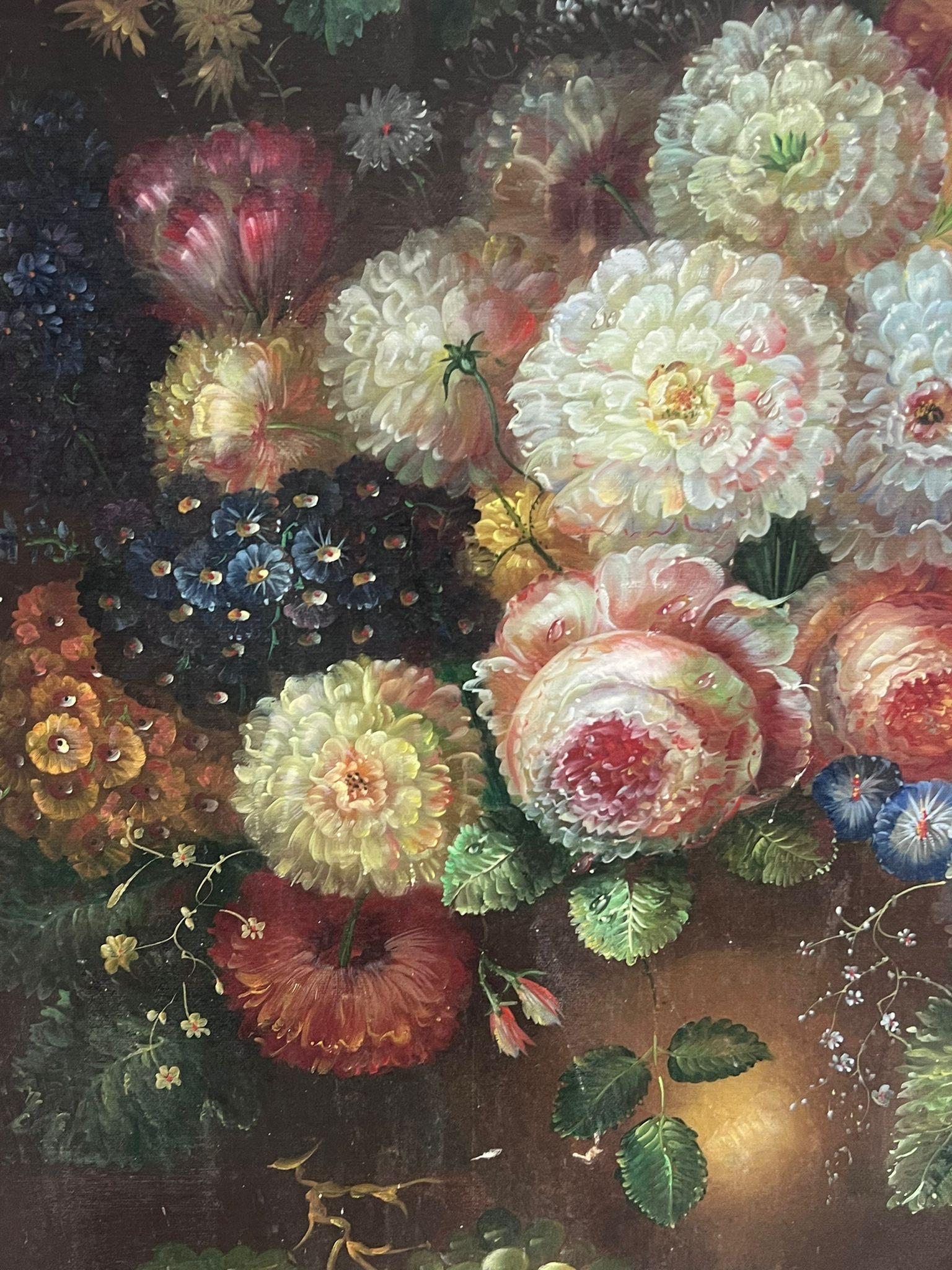 Abbondanza di fiori con uva e rose Natura morta grande pittura a olio in vendita 2
