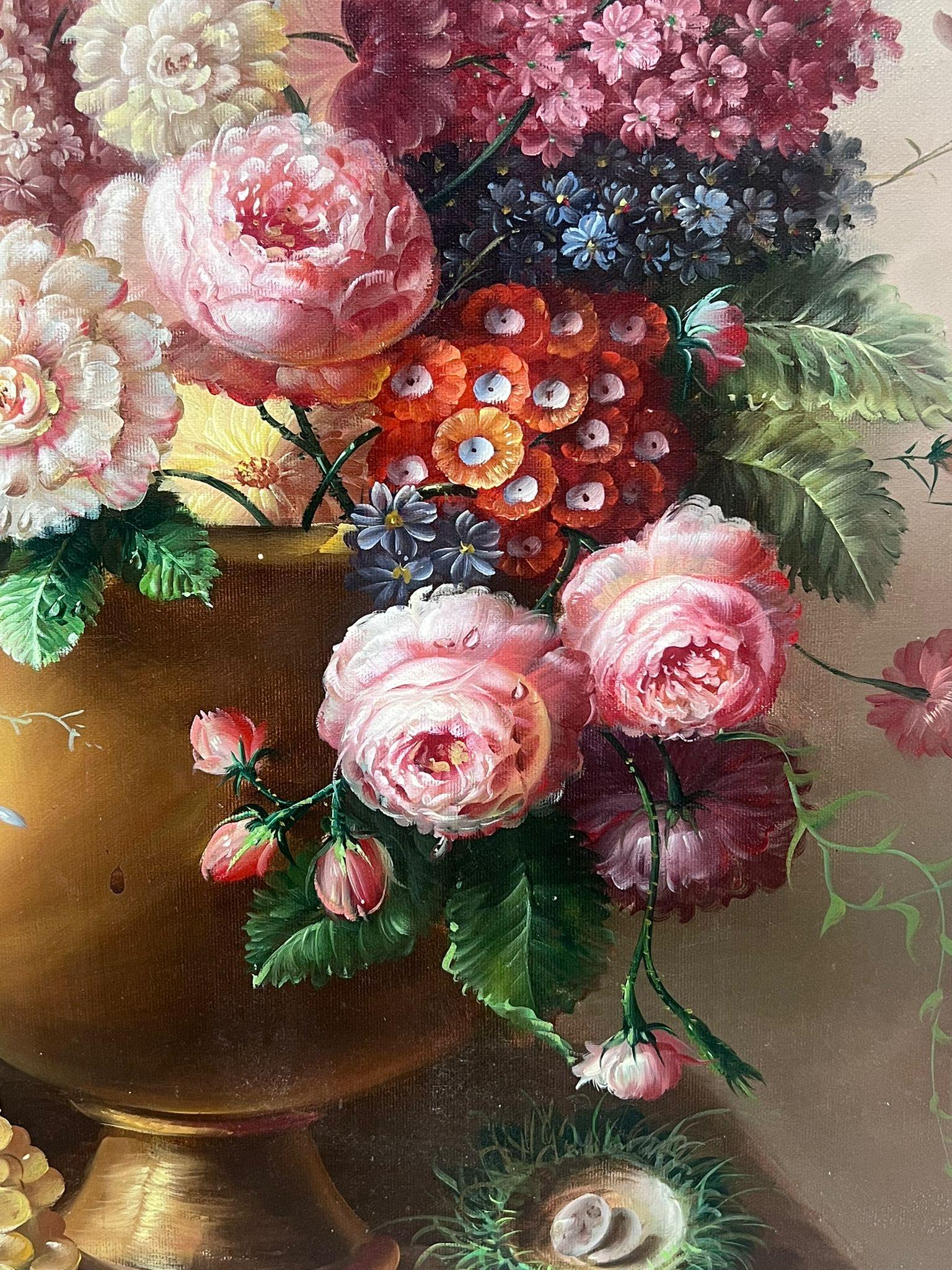Natura morta floreale con uva e nido d'uccello Composizione classica di peonie - Painting Moderno di Continental School