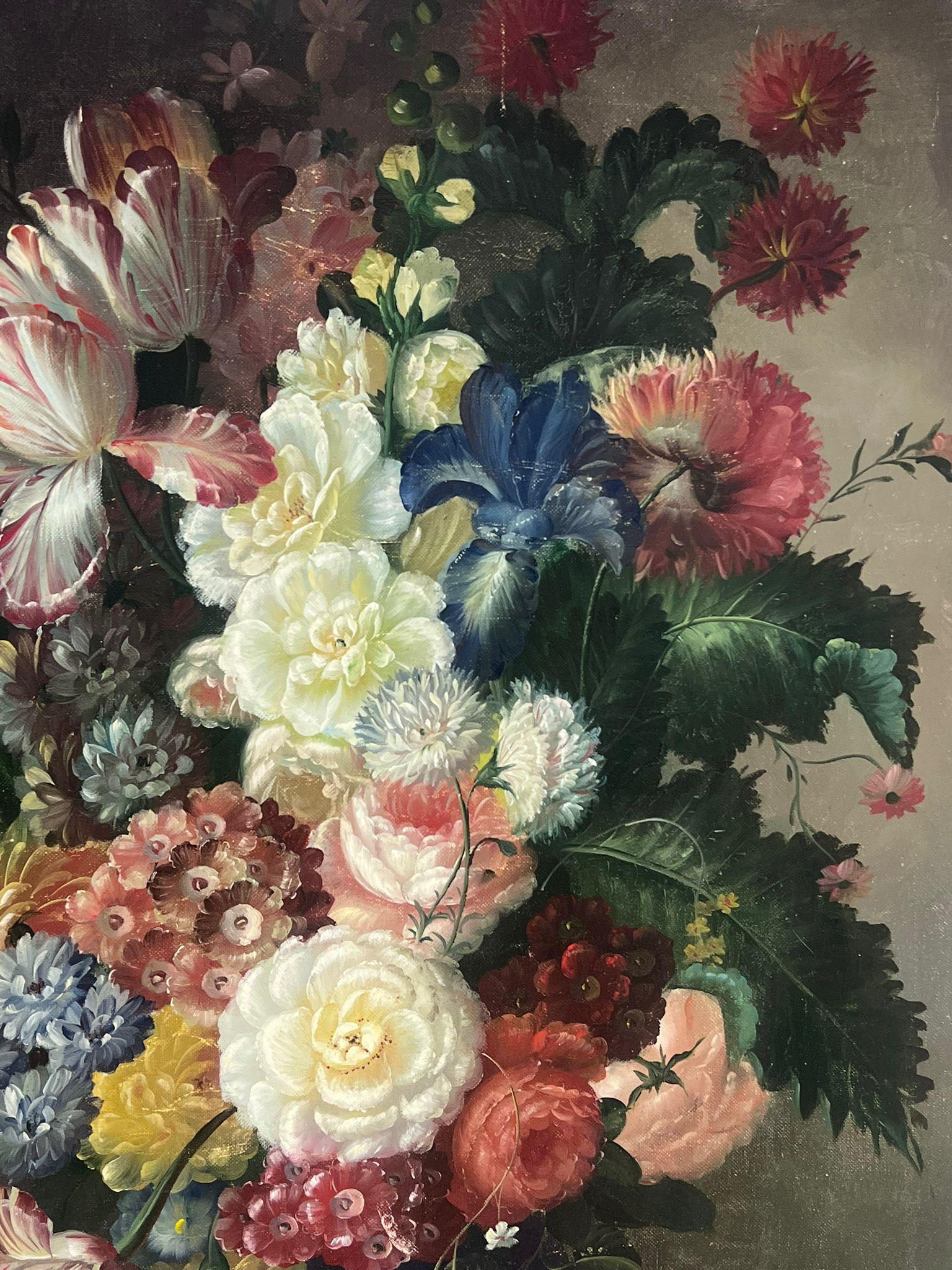 Gran bodegón clásico de flores Profusión ornamentada de pétalos Pintura al óleo en venta 1