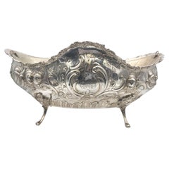 Centre de table continental en argent avec chérubins, vers 1900