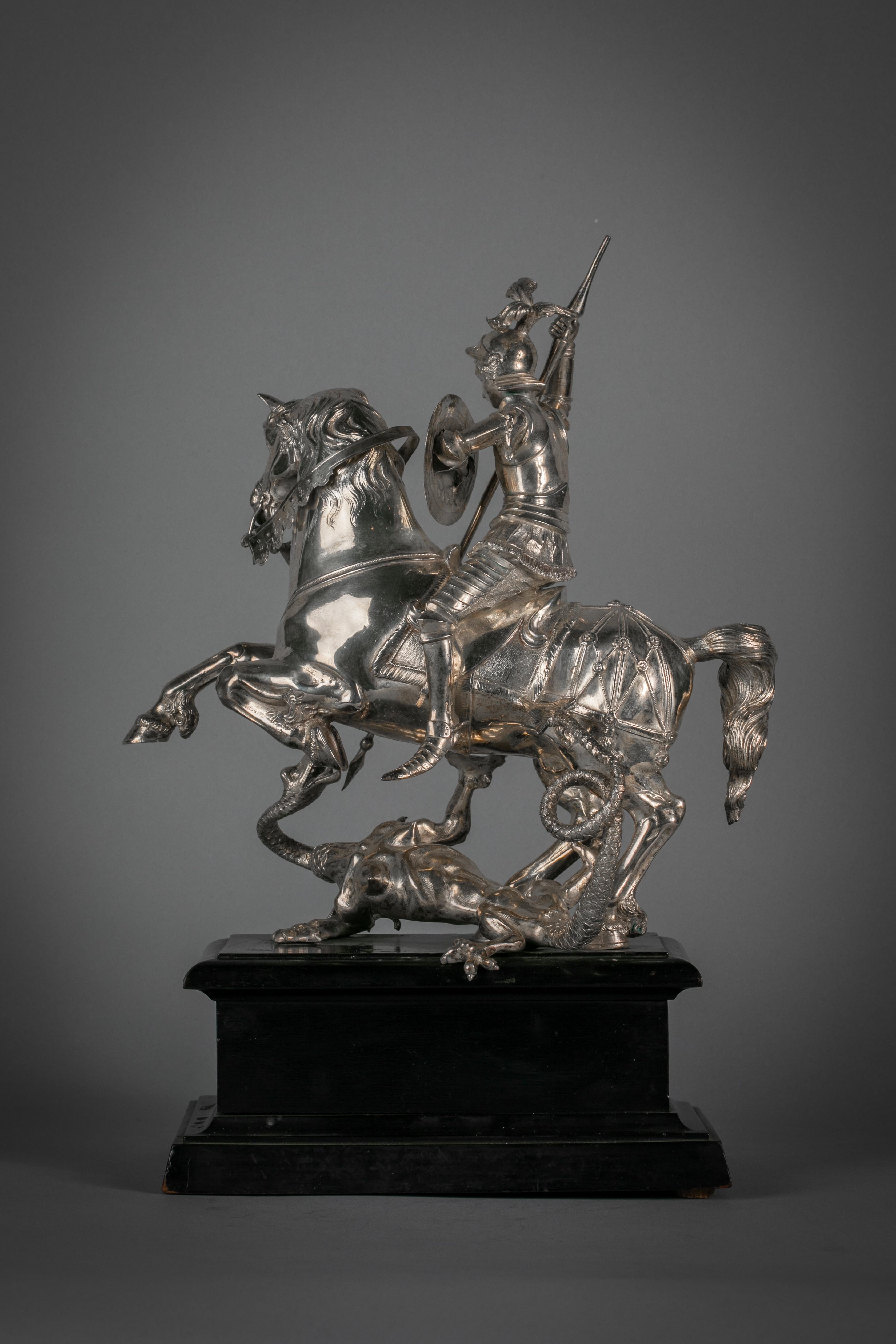Kontinentale Silberfigurengruppe des heiligen Georg und des Drachens, um 1860 im Zustand „Gut“ im Angebot in New York, NY
