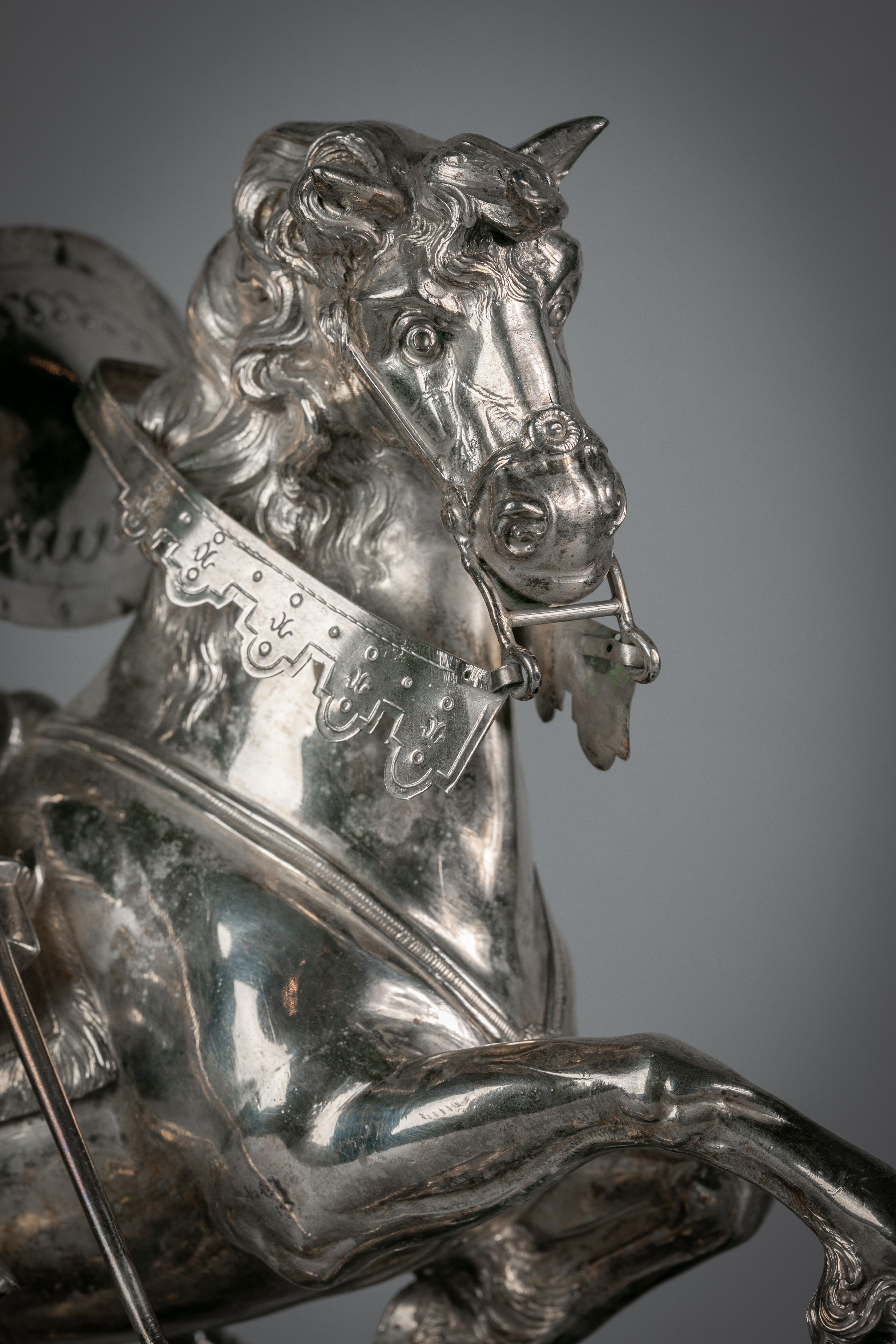Kontinentale Silberfigurengruppe des heiligen Georg und des Drachens, um 1860 im Angebot 1