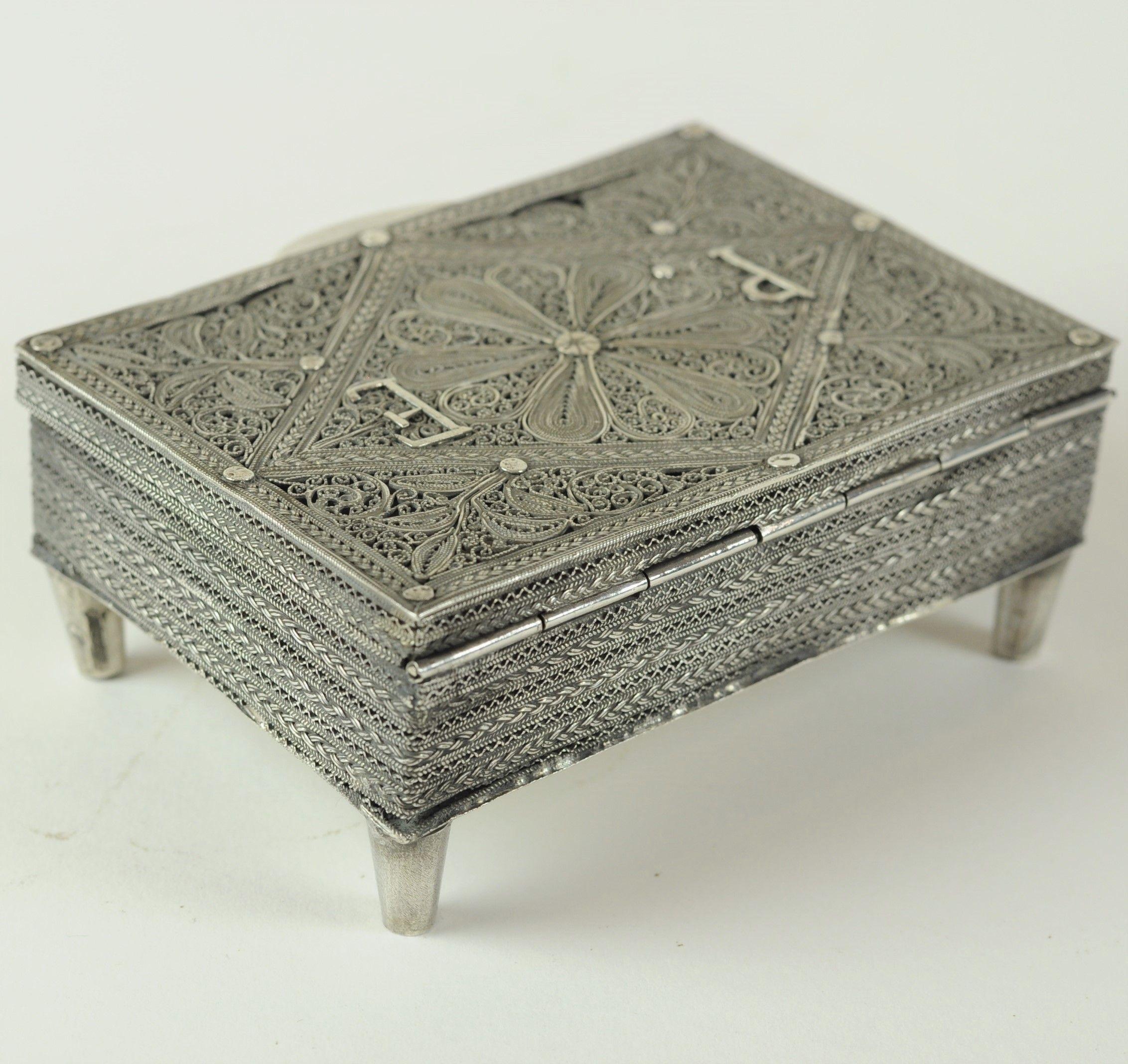 Continental Silver Filigree Trinket Box In Distressed Condition For Sale In Folkestone, GB