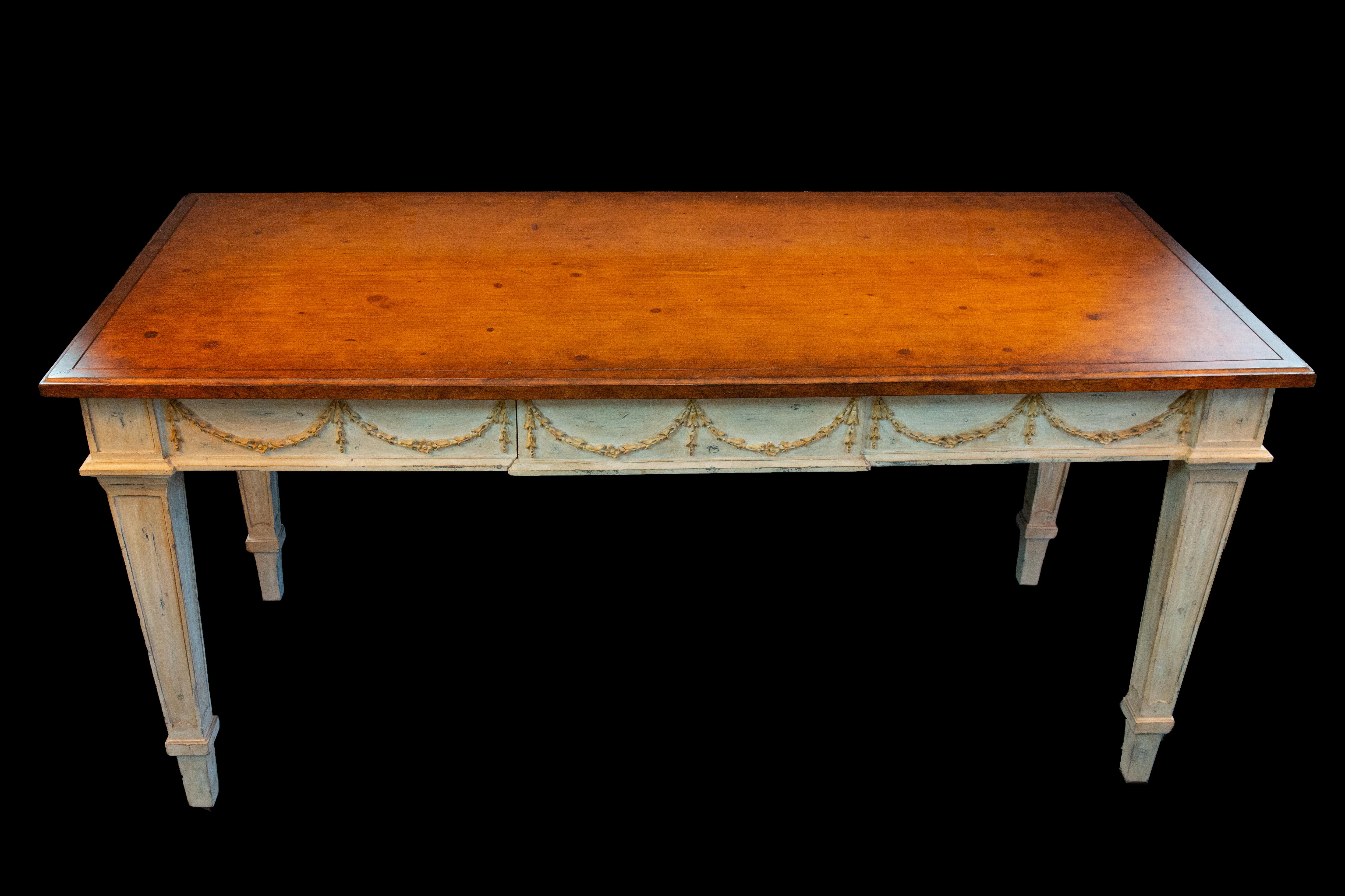 Belle table de style continental, avec plateau en pin et un tiroir dans la base peinte, hauteur 30 1/4 pouces, plateau 27 1/2