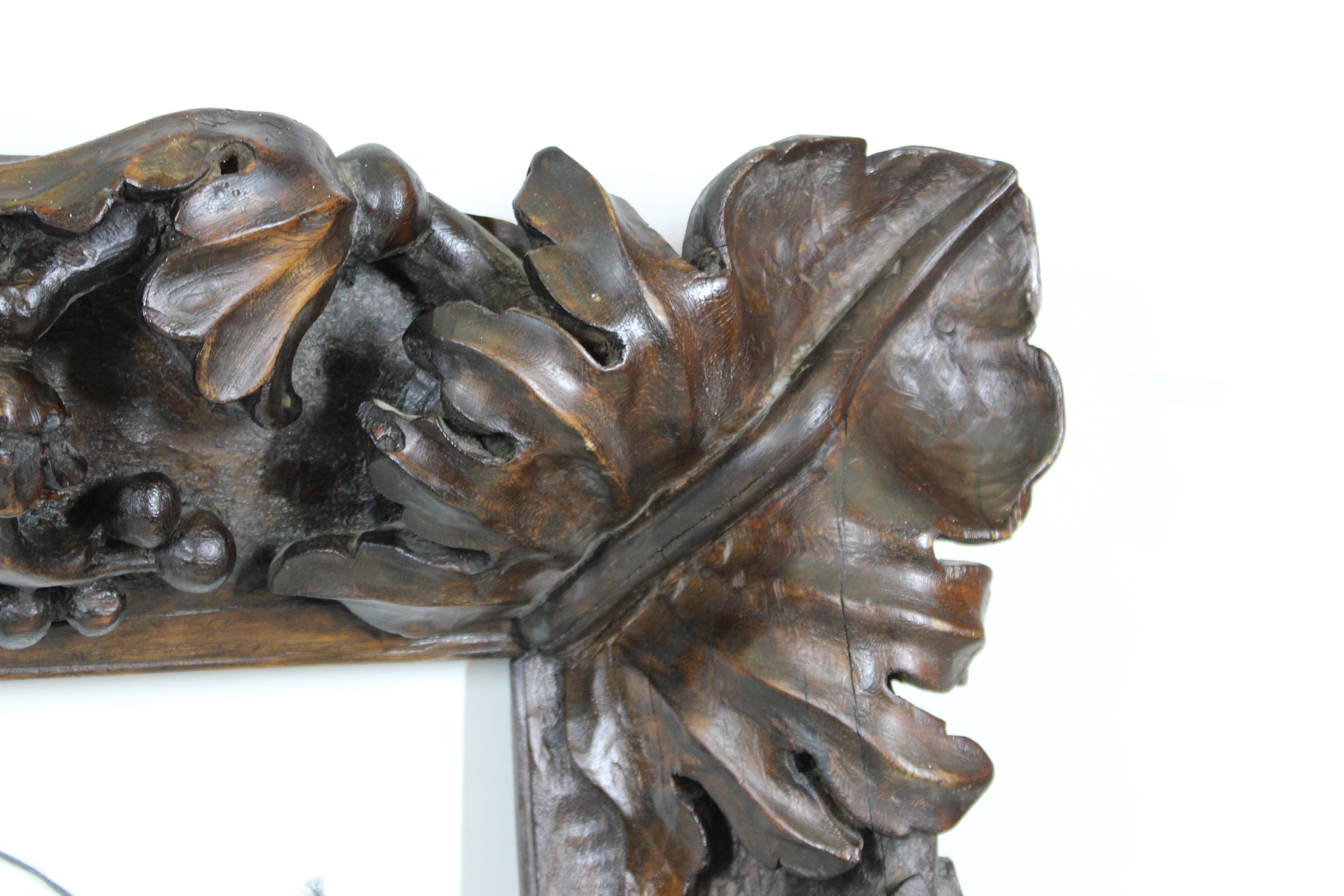 XVIIIe siècle et antérieur Cadre en bois sculpté de maître baroque tropical continental avec feuillage lourd sculpté en vente