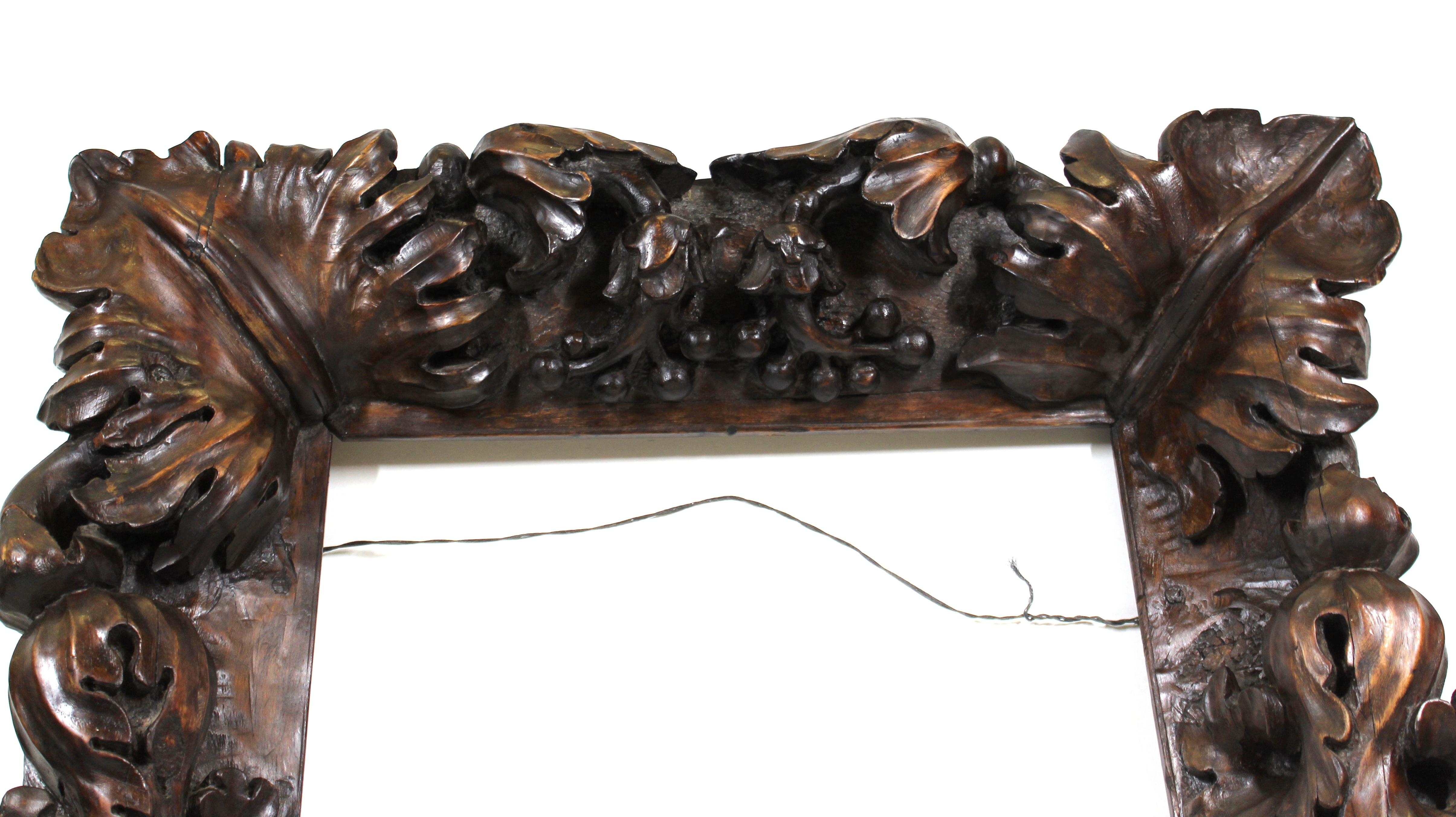Continental Tropical Baroque Master Carver Wood Frame with Heavy Carved Foliage In Good Condition For Sale In New York, NY