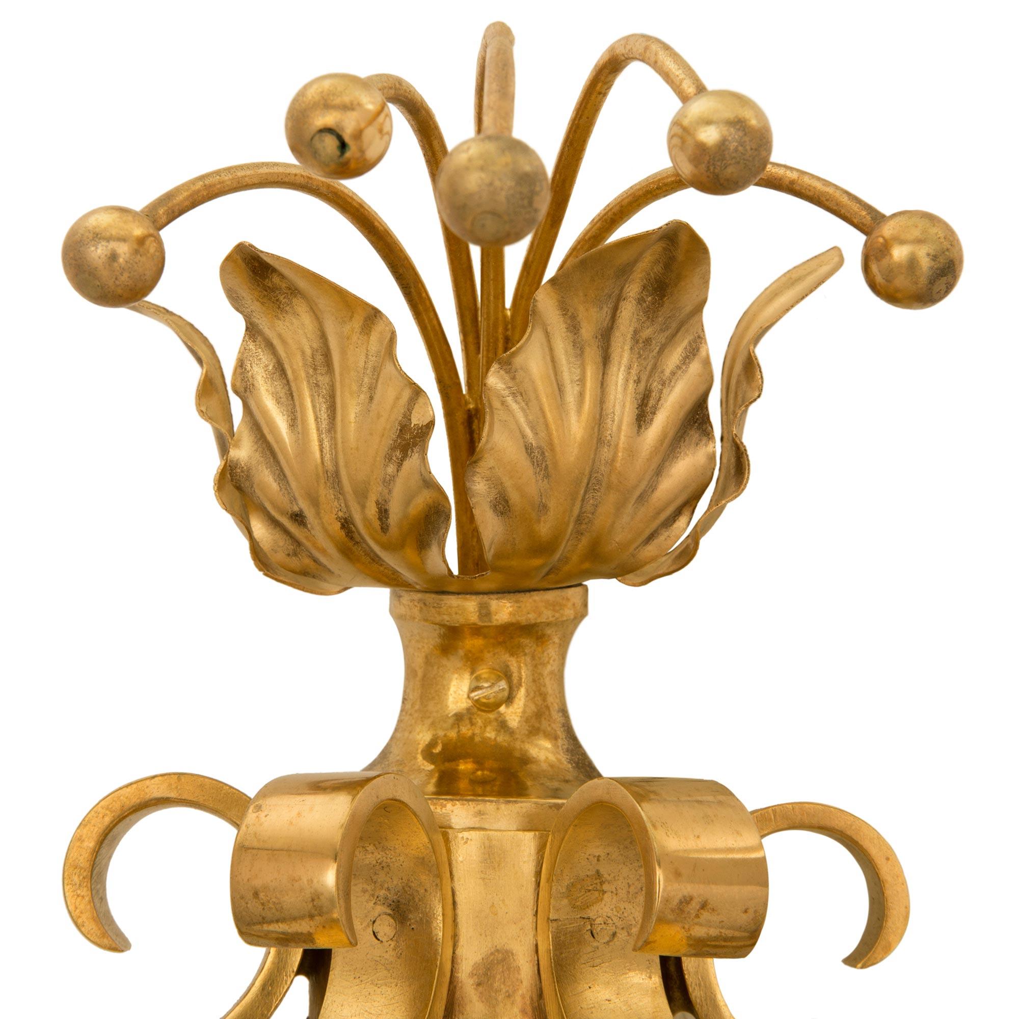 Continental Turn of the Century Ormolu and Frosted Glass Sconce In Good Condition For Sale In West Palm Beach, FL