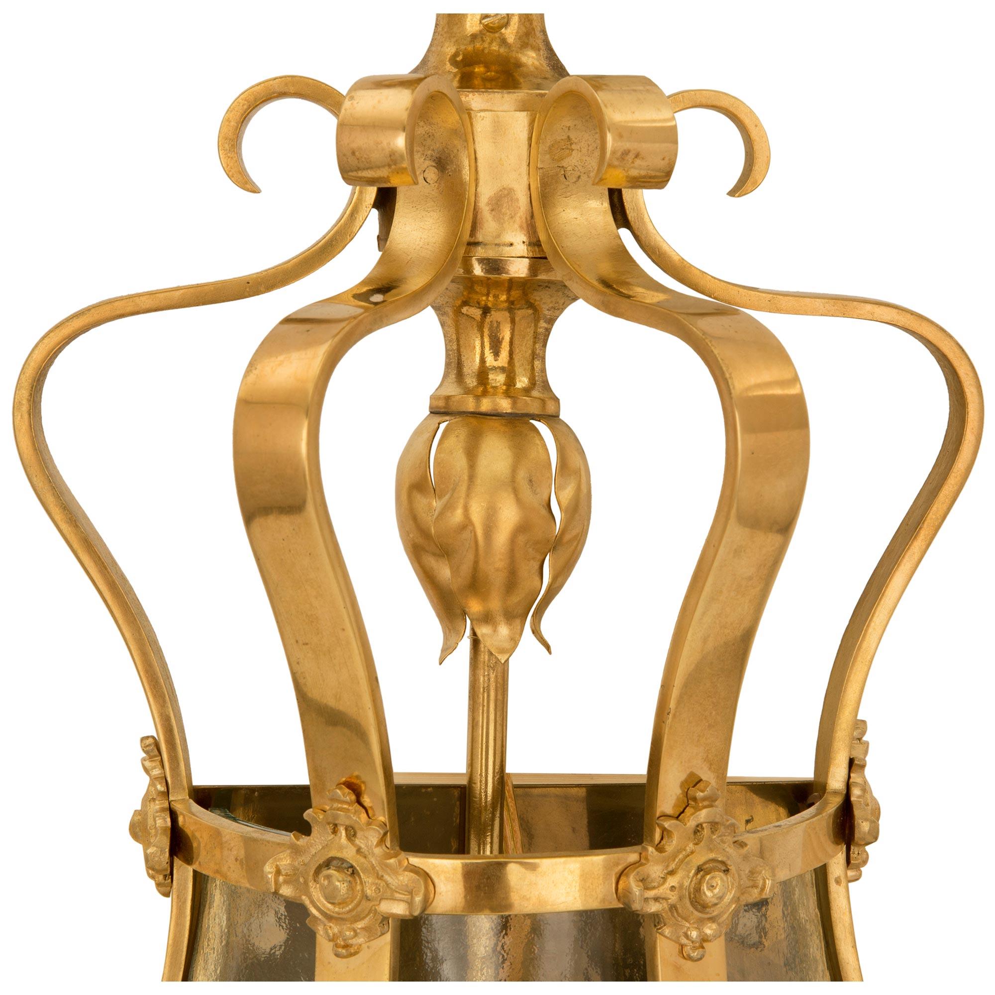 20th Century Continental Turn of the Century Ormolu and Frosted Glass Sconce For Sale