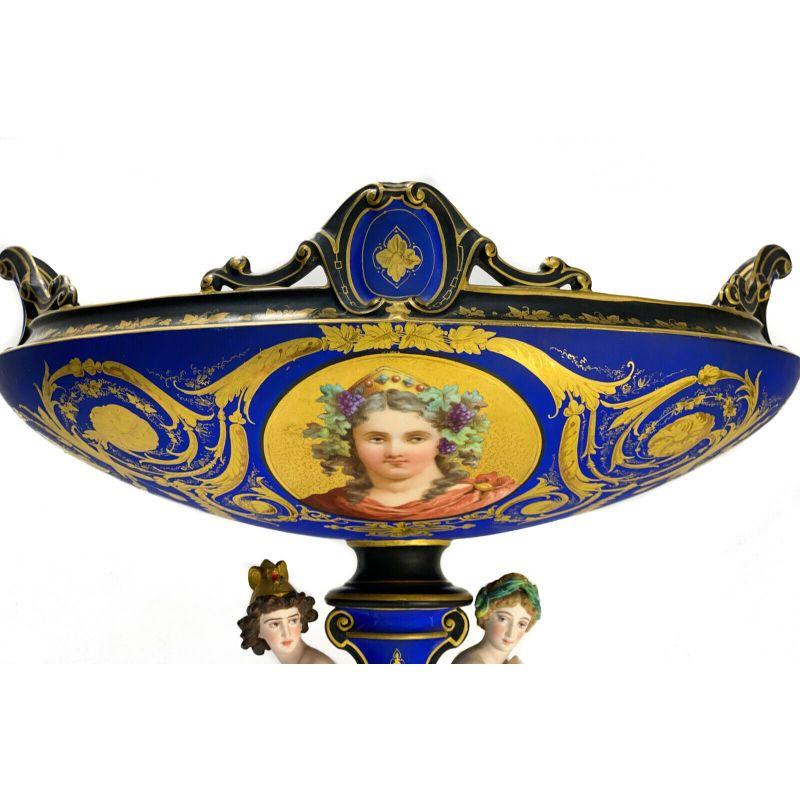 French Continental Vienna Style Porcelain Centerpiece Pedestal Bowl, Early 20th Century For Sale