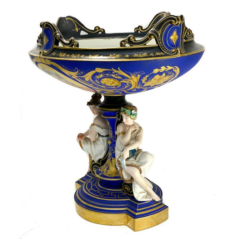 Continental Vienna Style Porcelain Centerpiece Pedestal Bowl, Early 20th Century In Good Condition For Sale In Gardena, CA