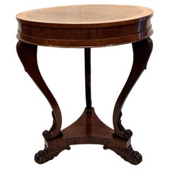 Table ronde continentale en noyer et placage de pécan 1920