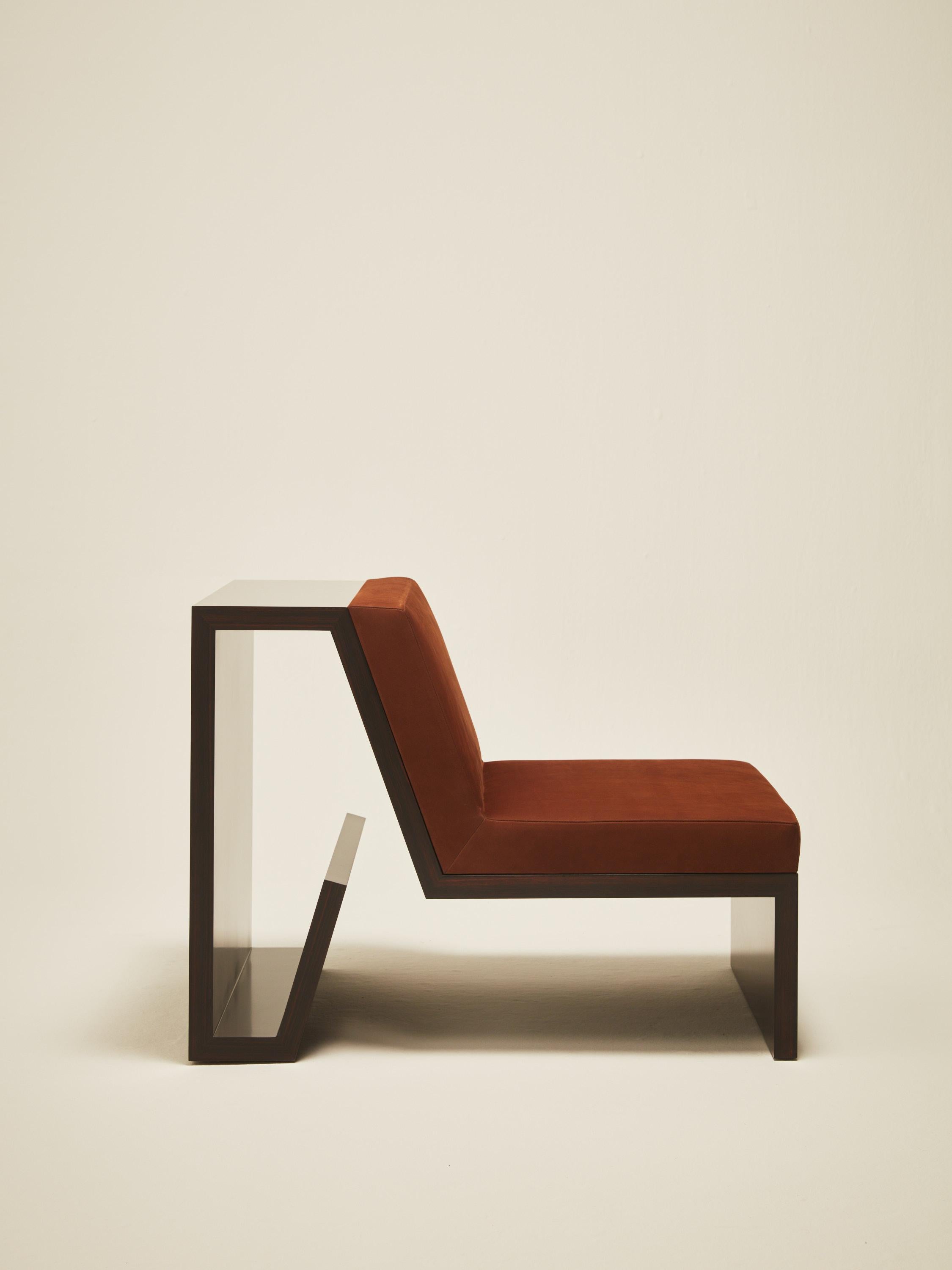 Ensemble continuellement chaise et ottomane - placage de bois et revêtement en cuir appliqué à la main Neuf - En vente à New York, NY