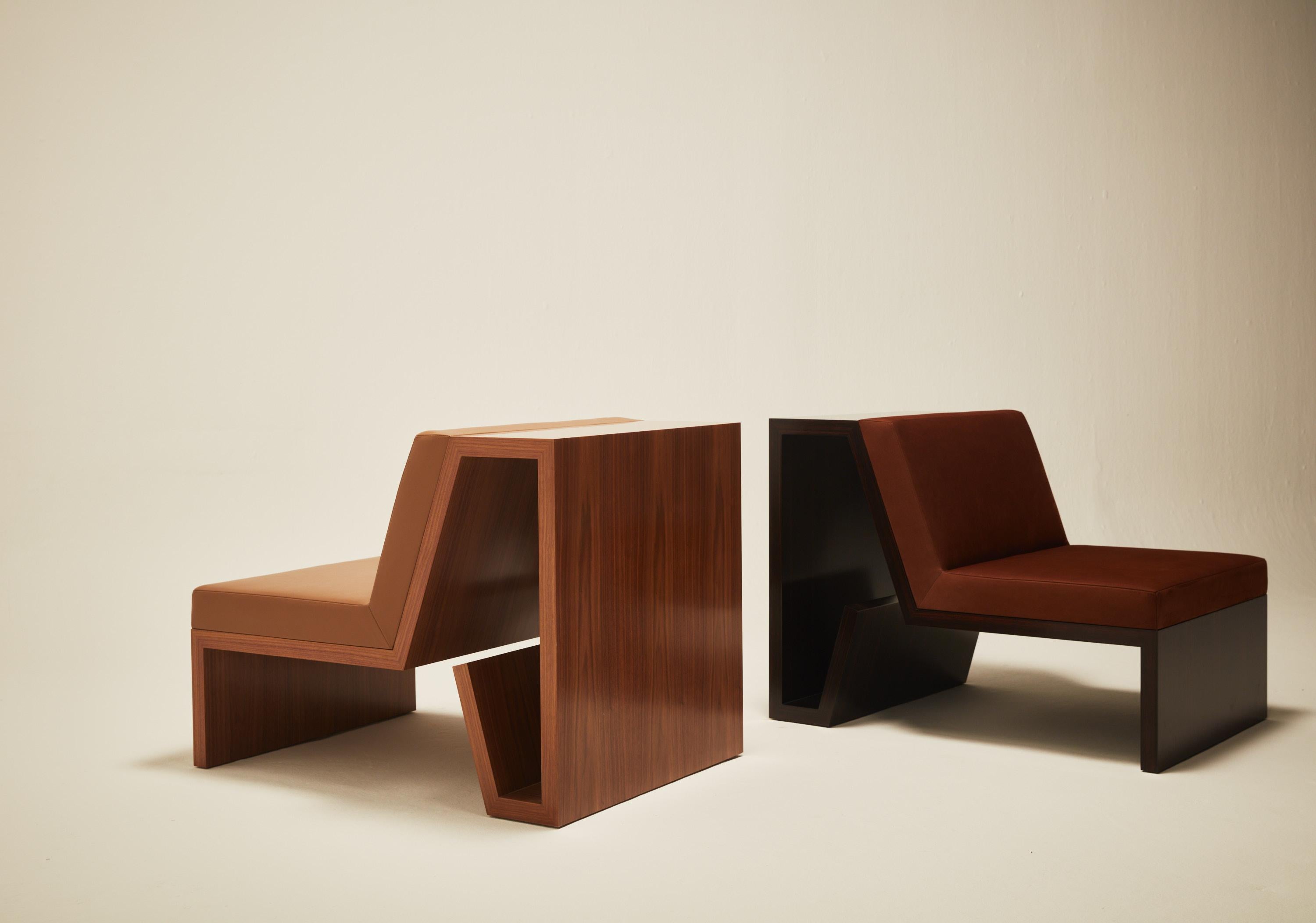Continuous Chair - Handbearbeiteter Stuhl aus Holzfurnier und Lederpolsterung (21. Jahrhundert und zeitgenössisch) im Angebot