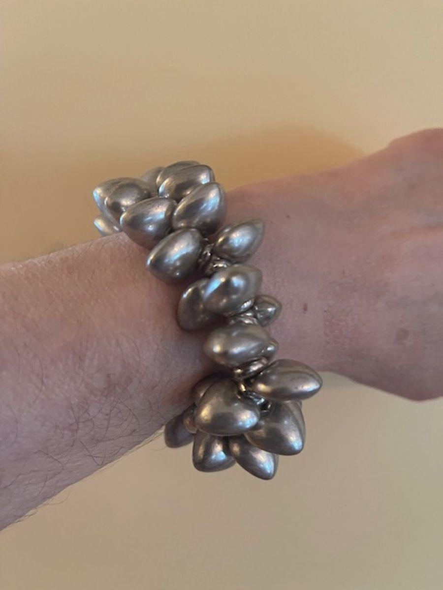 Modernist Continuous Loving Hearts Silver Vintage Bracelet For Sale