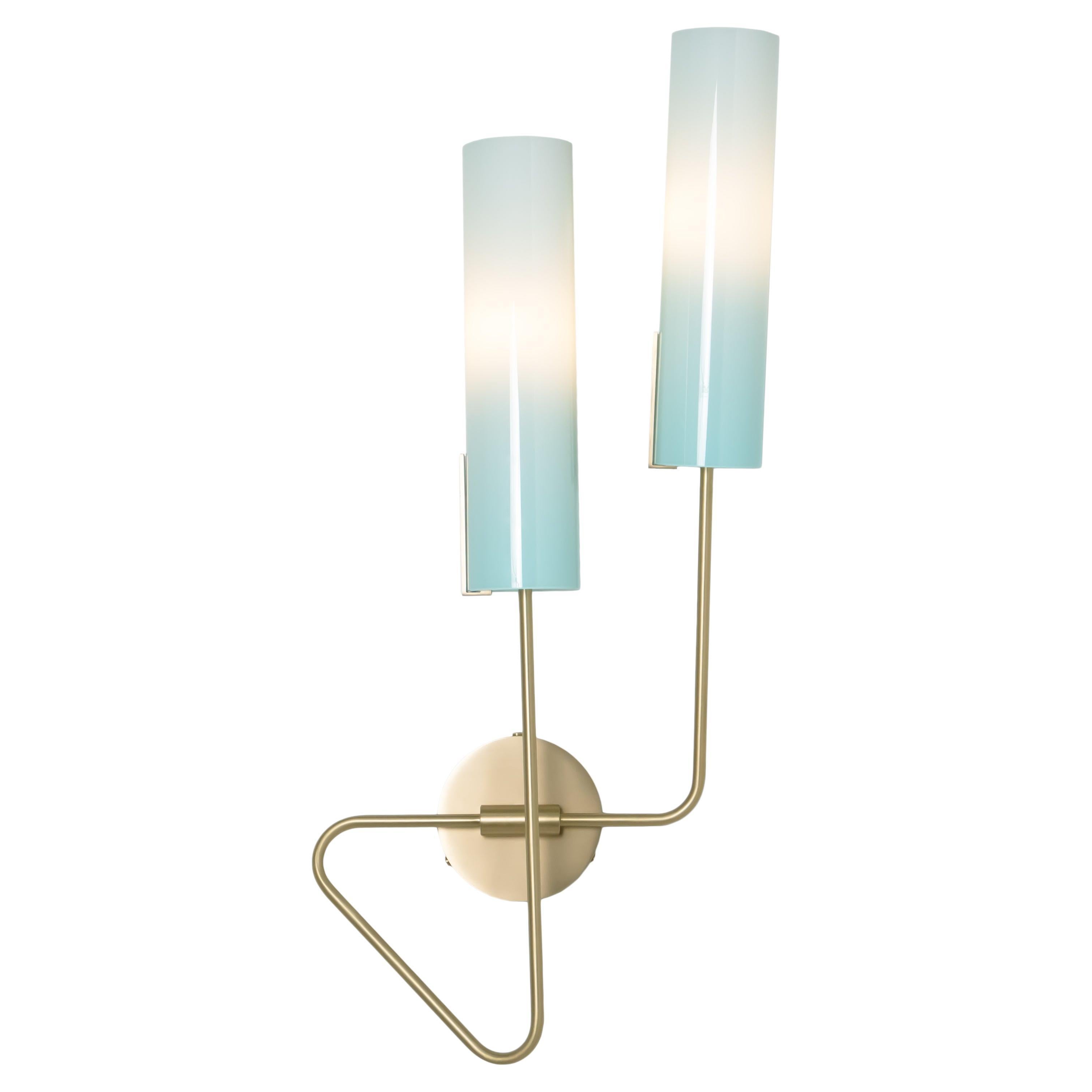 Continuum 01 Wandleuchter: Satiniertes Messing/Aquaglas von Avram Rusu Studio