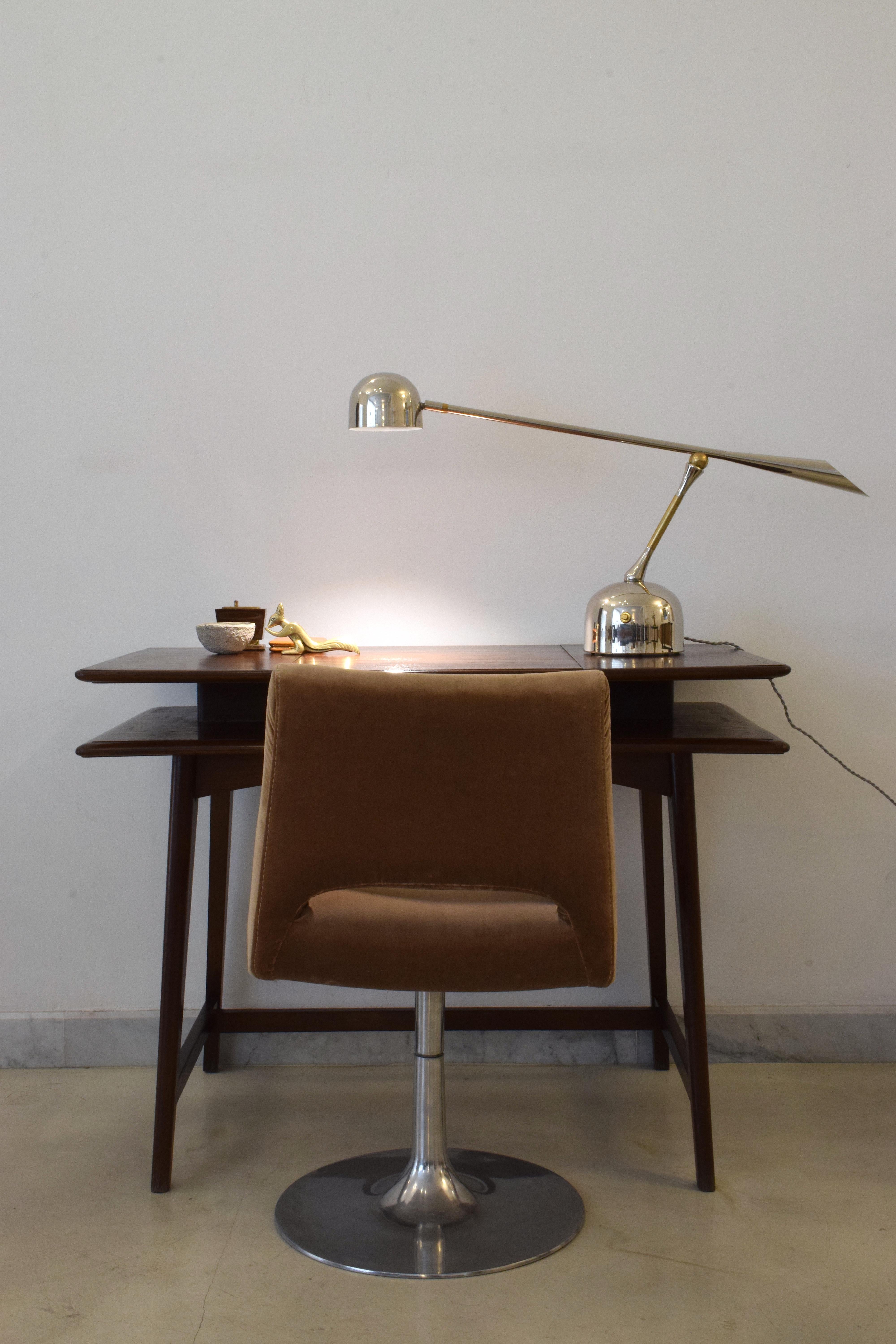 Contemporary handcrafted articulating desk, accent or nightstands lamp composed of a gold polished brass structure, unique 360° pear shaped joints and optional meticulous hand-engraved details. This piece rotates around three axis: the shade, the