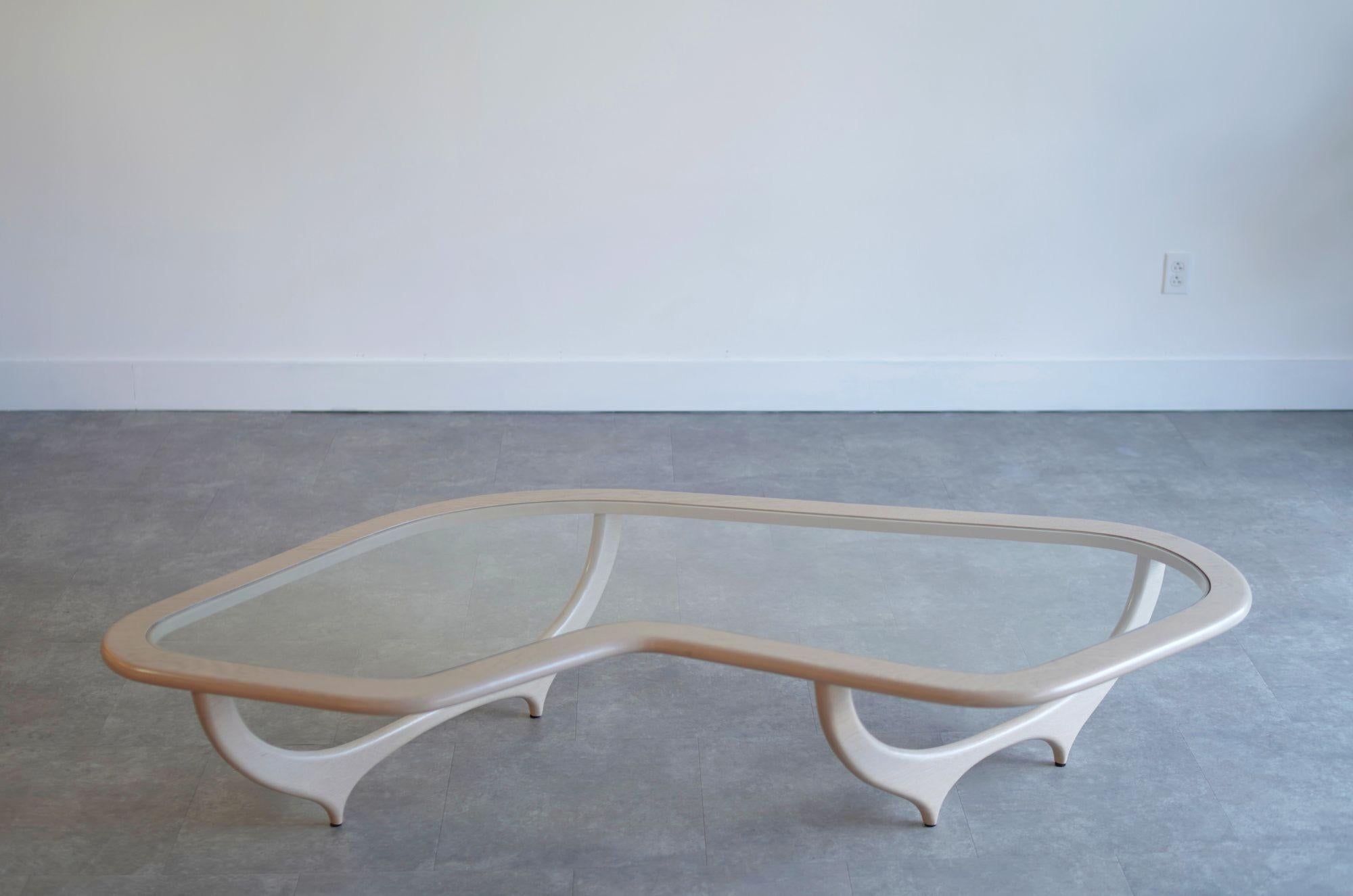 Contour Couchtisch aus weißer Eiche von Stamford Modern im Zustand „Hervorragend“ im Angebot in Westport, CT